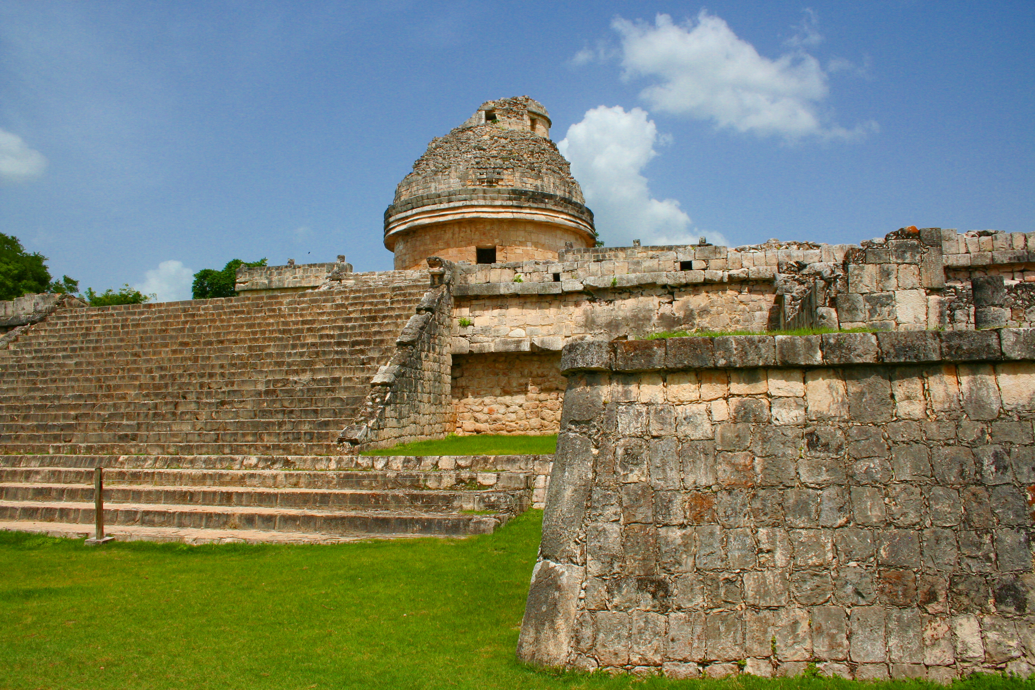 Chichen Itza Maya ruins Observatory | Caracoal Chichen Itza ...