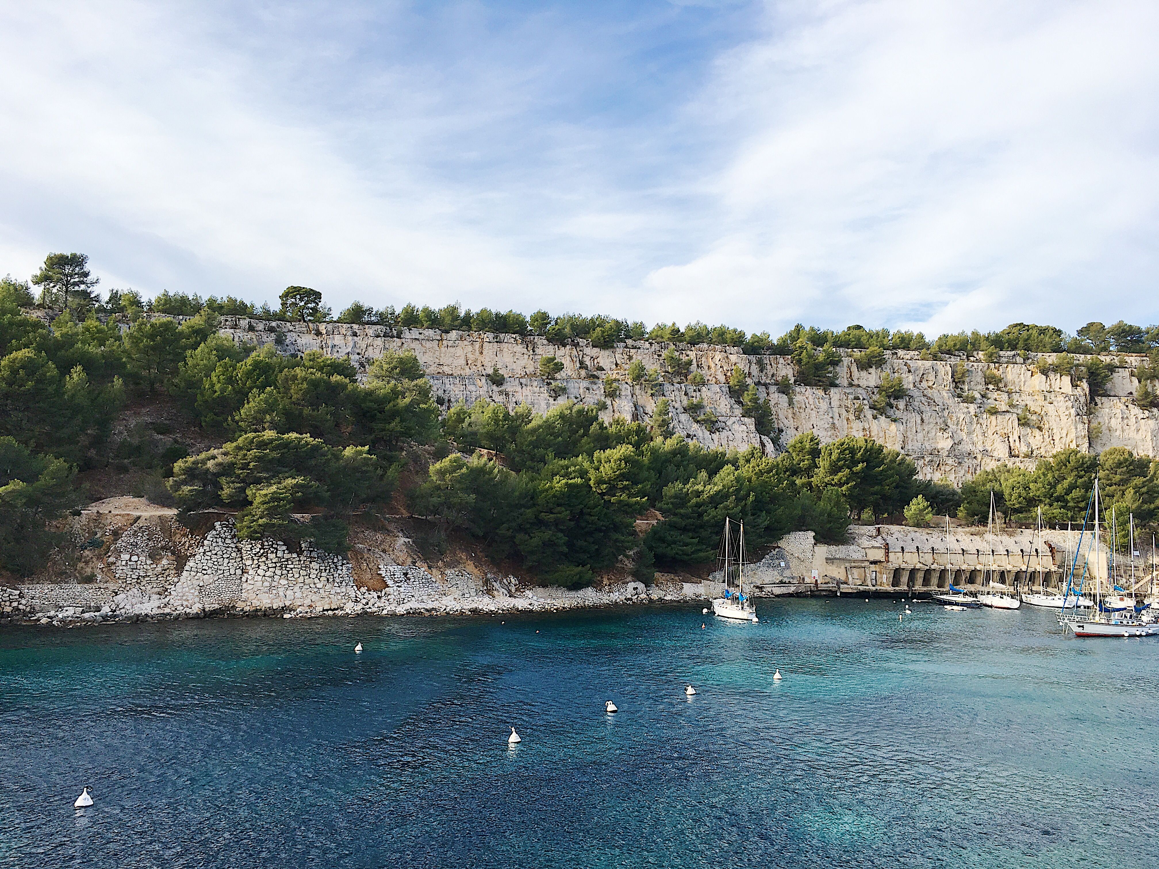 Magic Mediterranean sea and cliffs in the south of France / Les ...