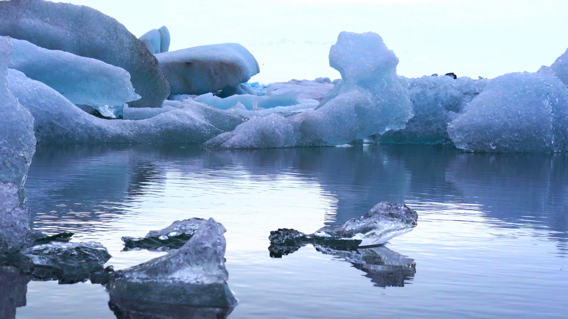 Small and big pieces of iceberg floating in Jokulsarlon glacier ...
