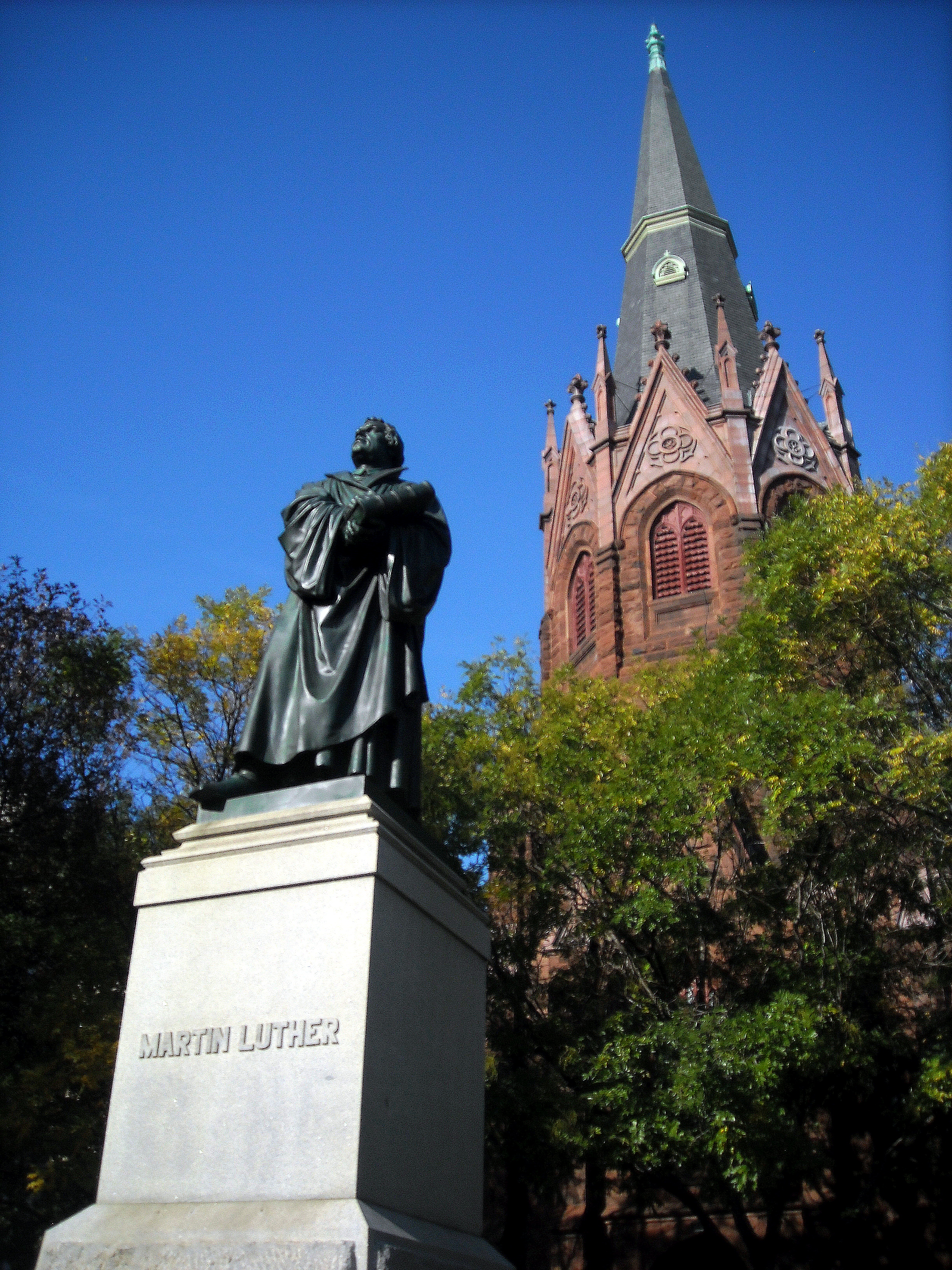 File:Luther Place Memorial Church - Martin Luther statue.jpg ...