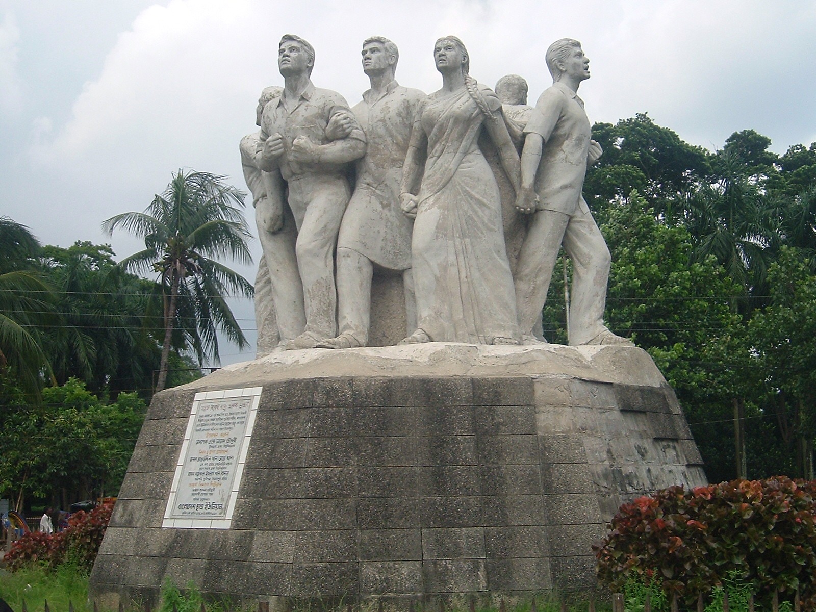 File:Anti-Terrorism Raju Memorial Sculpture 4.A.M.R.jpg - Wikimedia ...