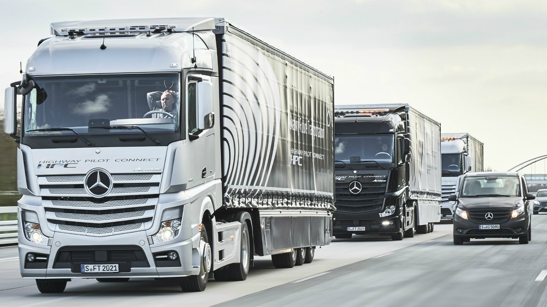 2017 Mercedes-Benz Trucks Highway Pilot Connect - YouTube