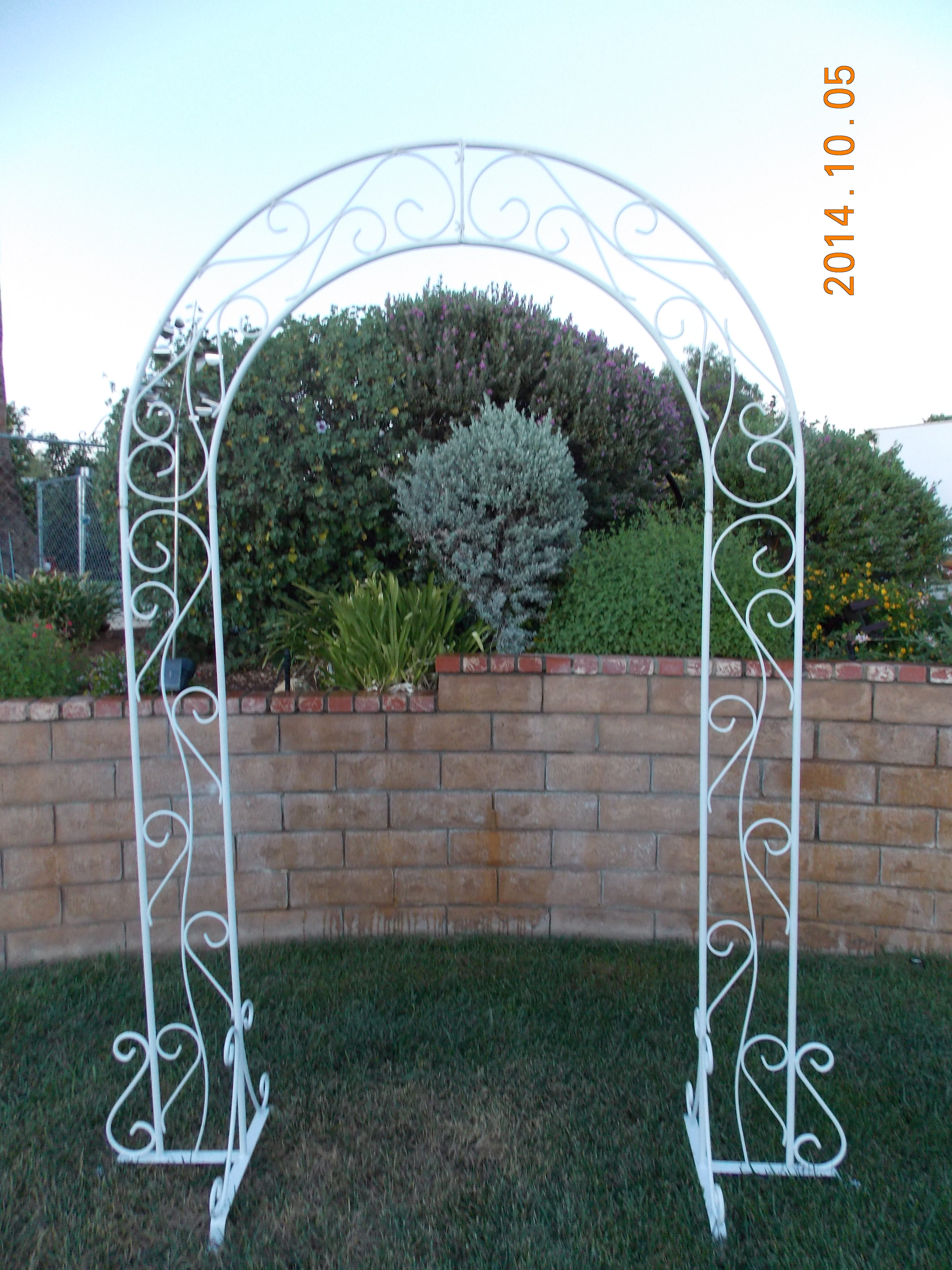 Arch Wedding White Metal – A&H Party Rentals Inc.