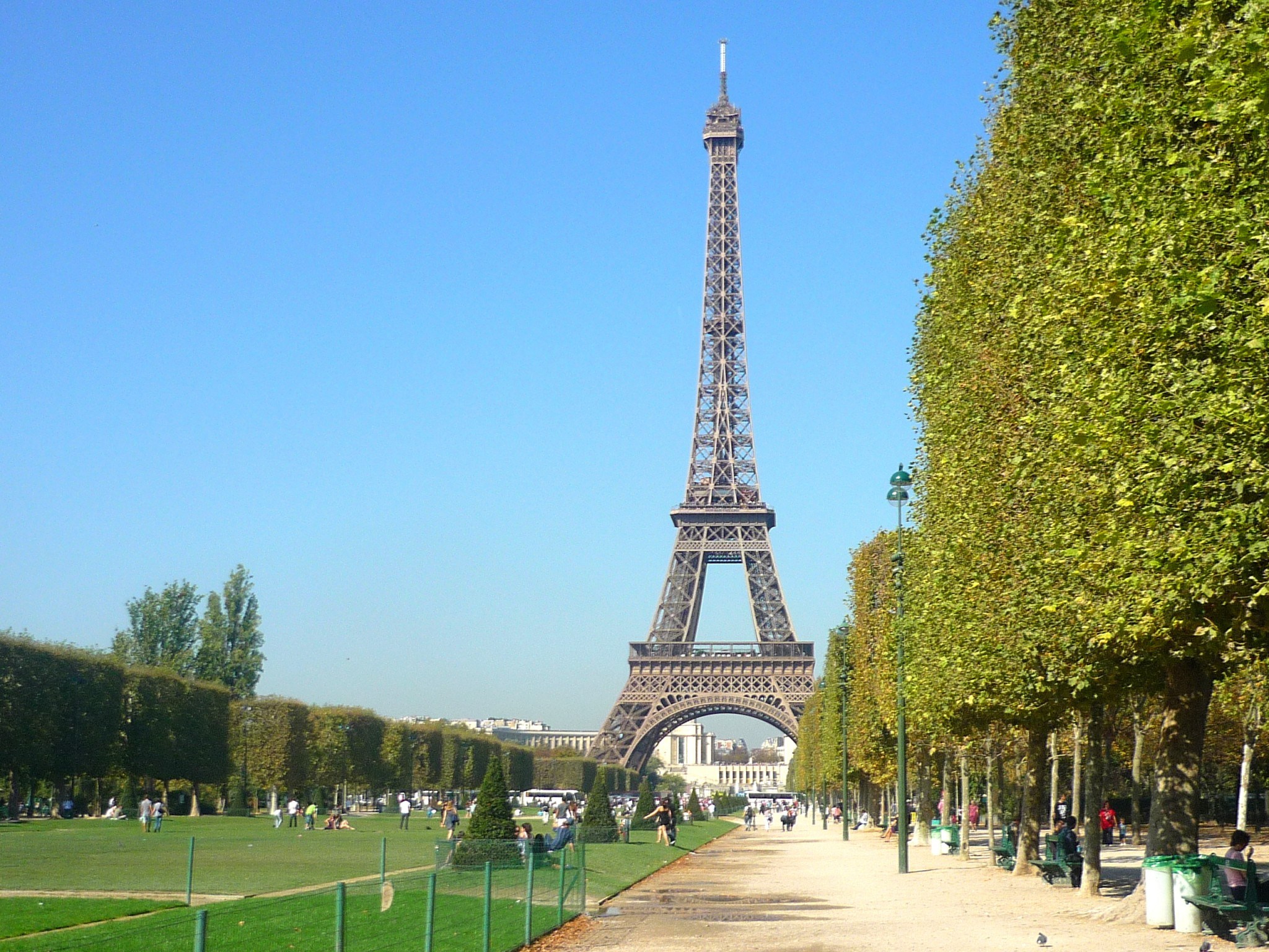 Discover the Eiffel Tower, Paris' iconic monument - French Moments