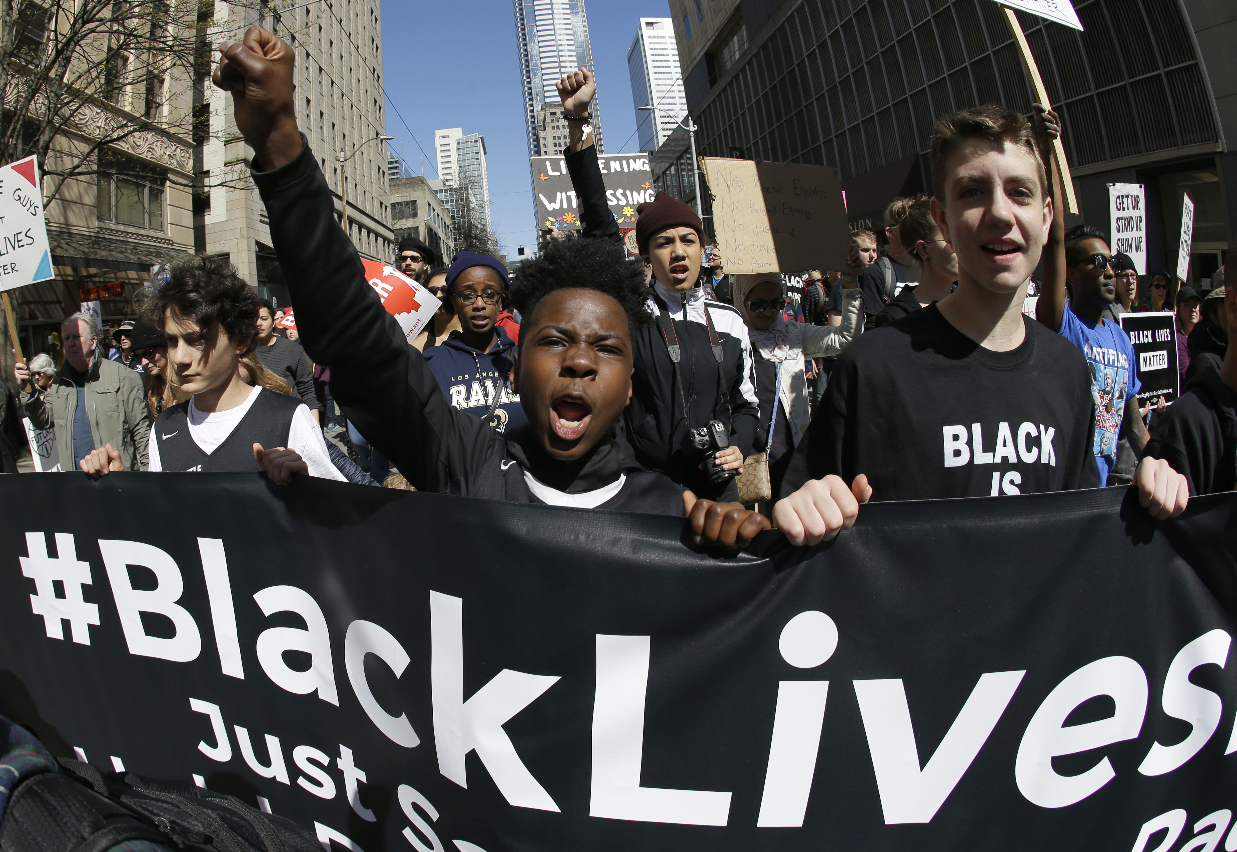 Black Lives Matter Facebook page 'scam' tied to 'middle-aged white ...