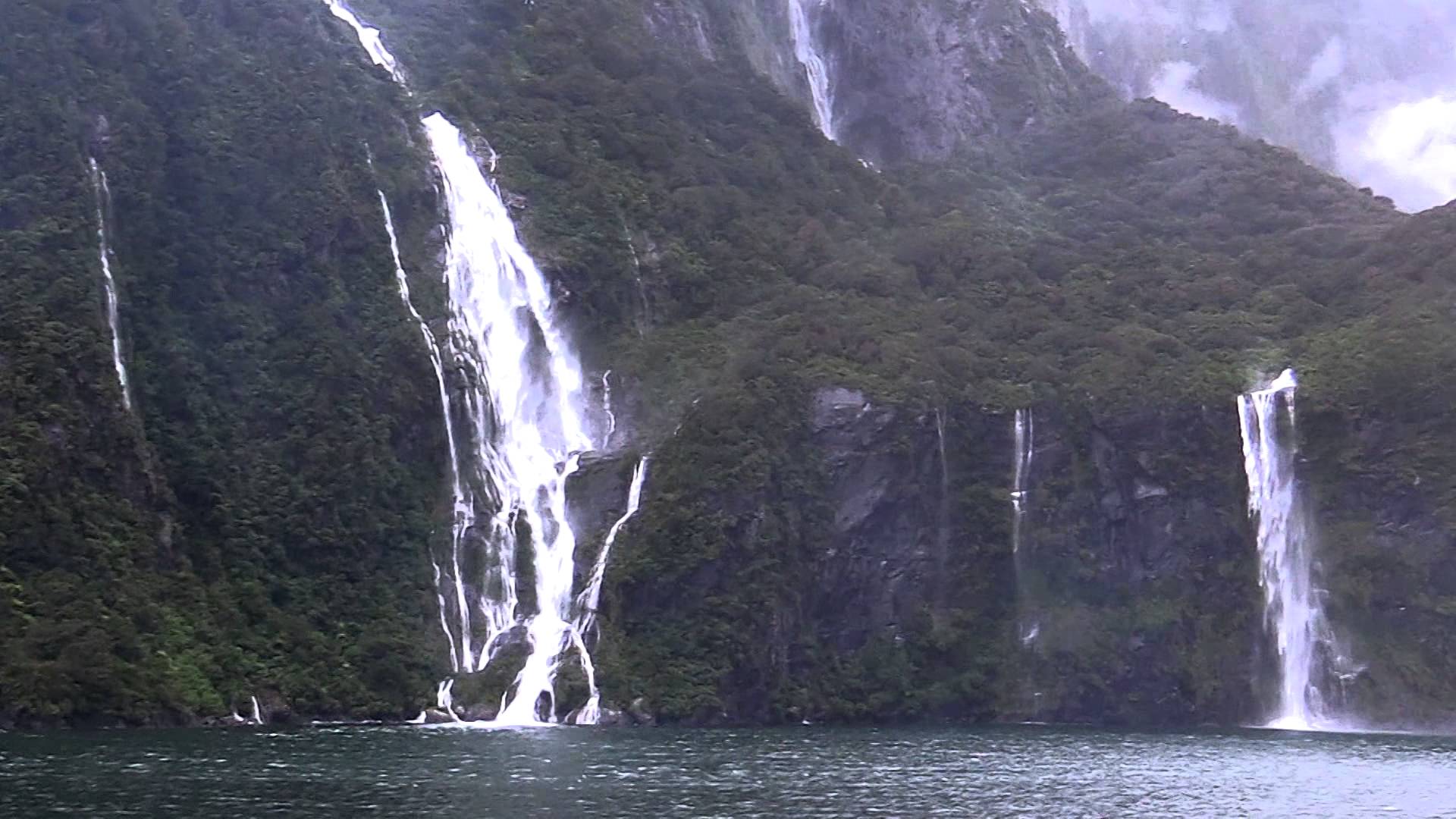 Milford Sound, NZ, Waterfalls, Fiordland National Park. - YouTube