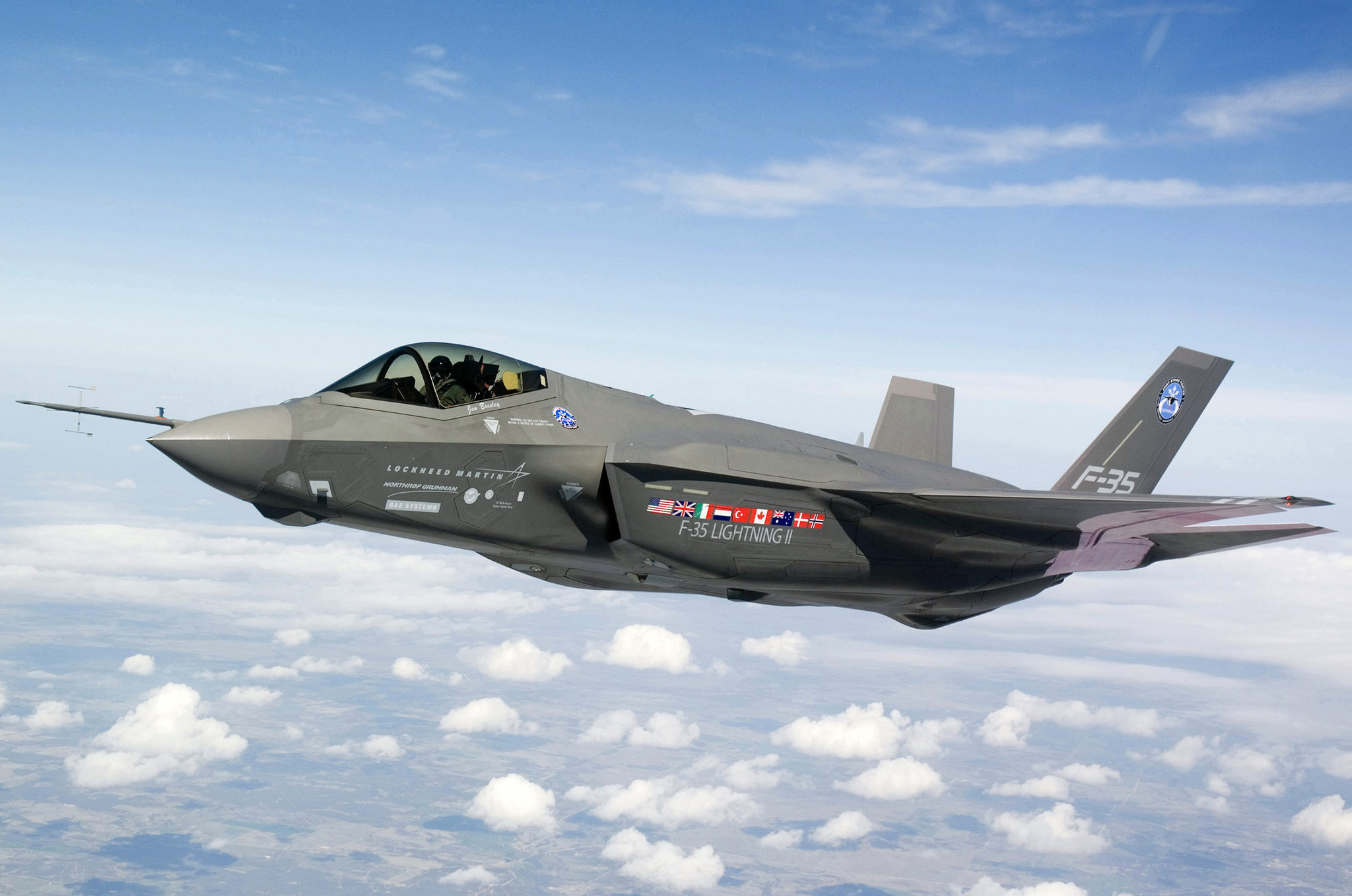Trump targets F-35, but aircraft means jobs in 45 states - Chicago ...