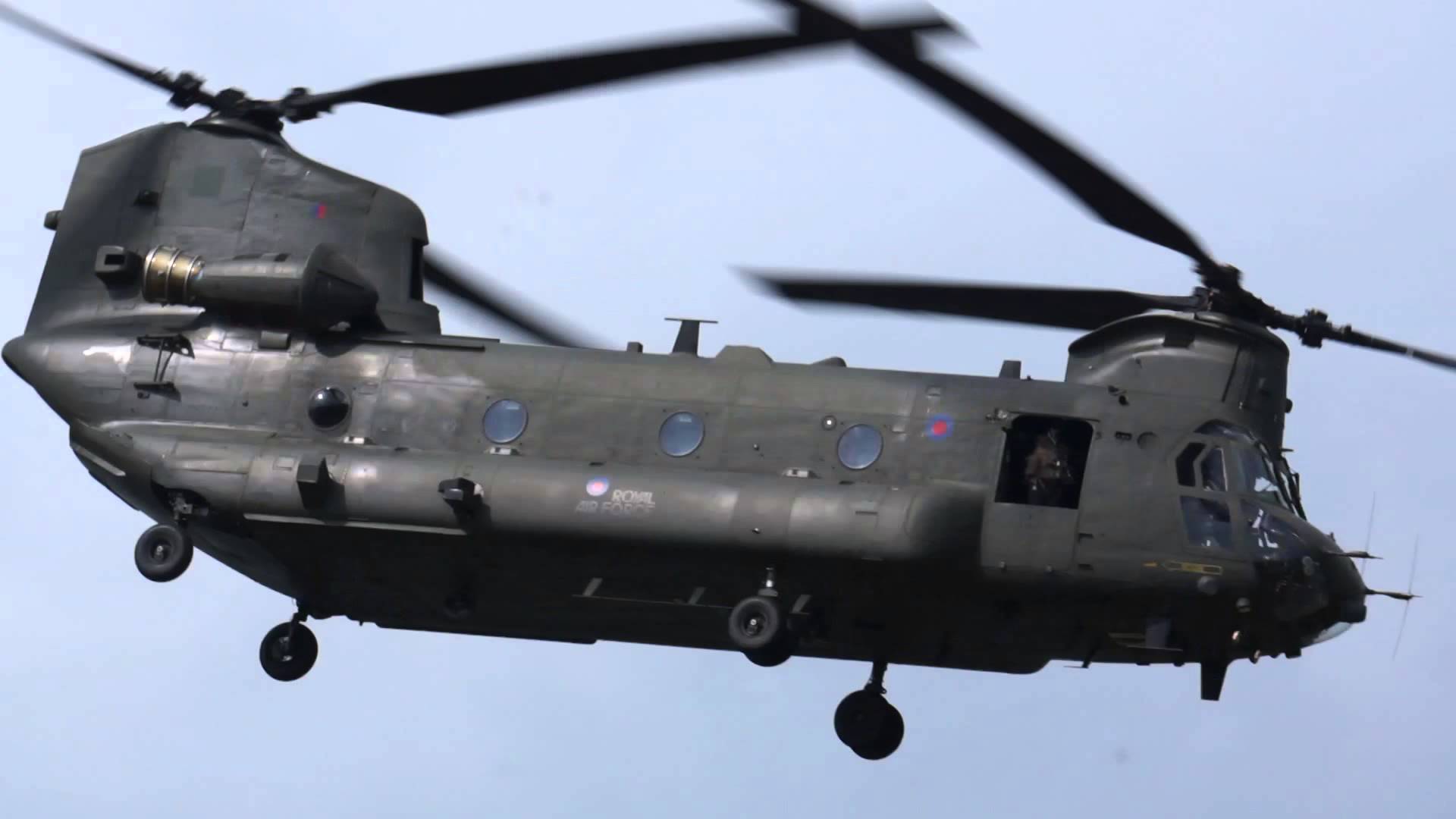 Amazingly agile Helicopter; Boeing CH-47 Chinook - YouTube