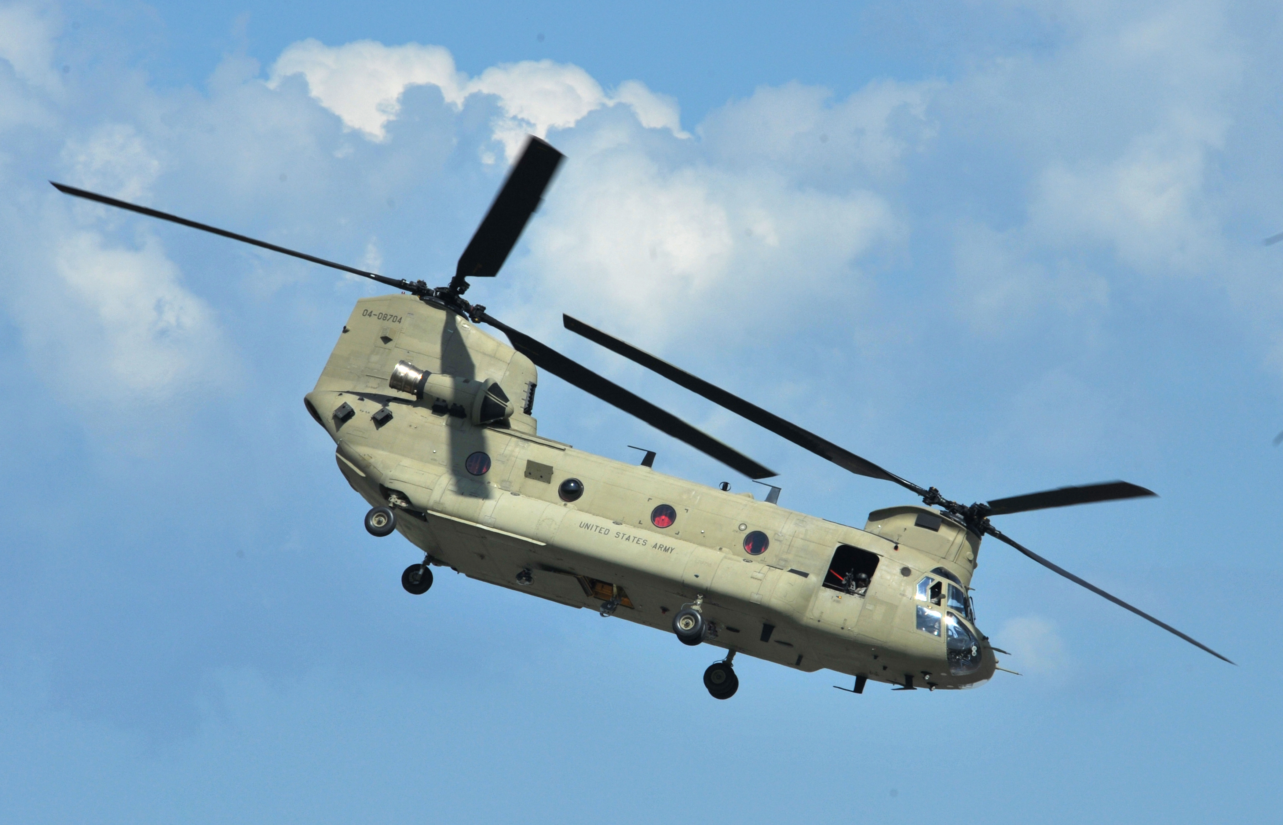 File:A U.S. Army CH-47 Chinook helicopter, assigned to the 159th ...