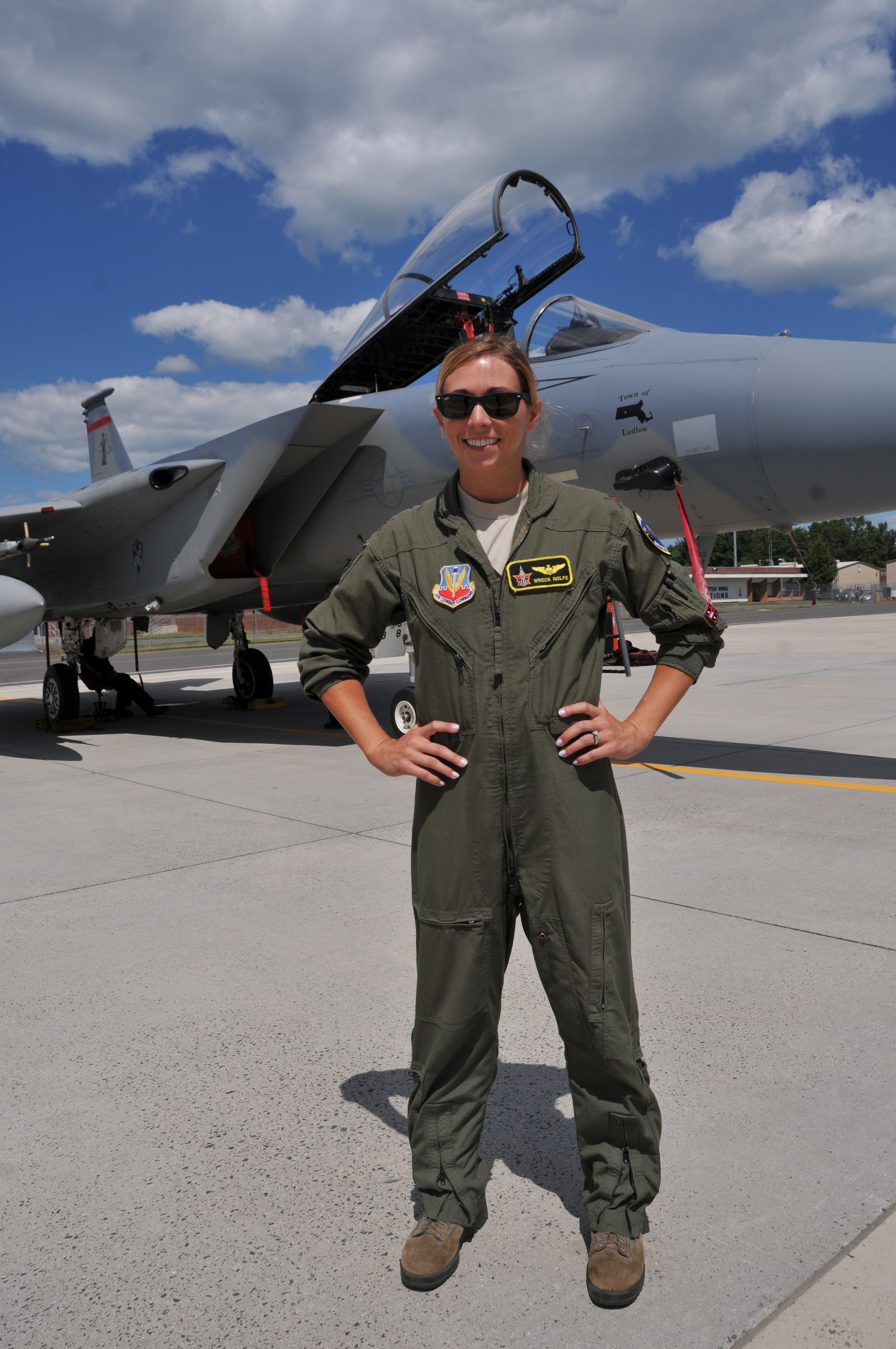 File:USAF Female F-15 Fighter Pilot Maj. Ashley Rolfe 2764434.jpg ...