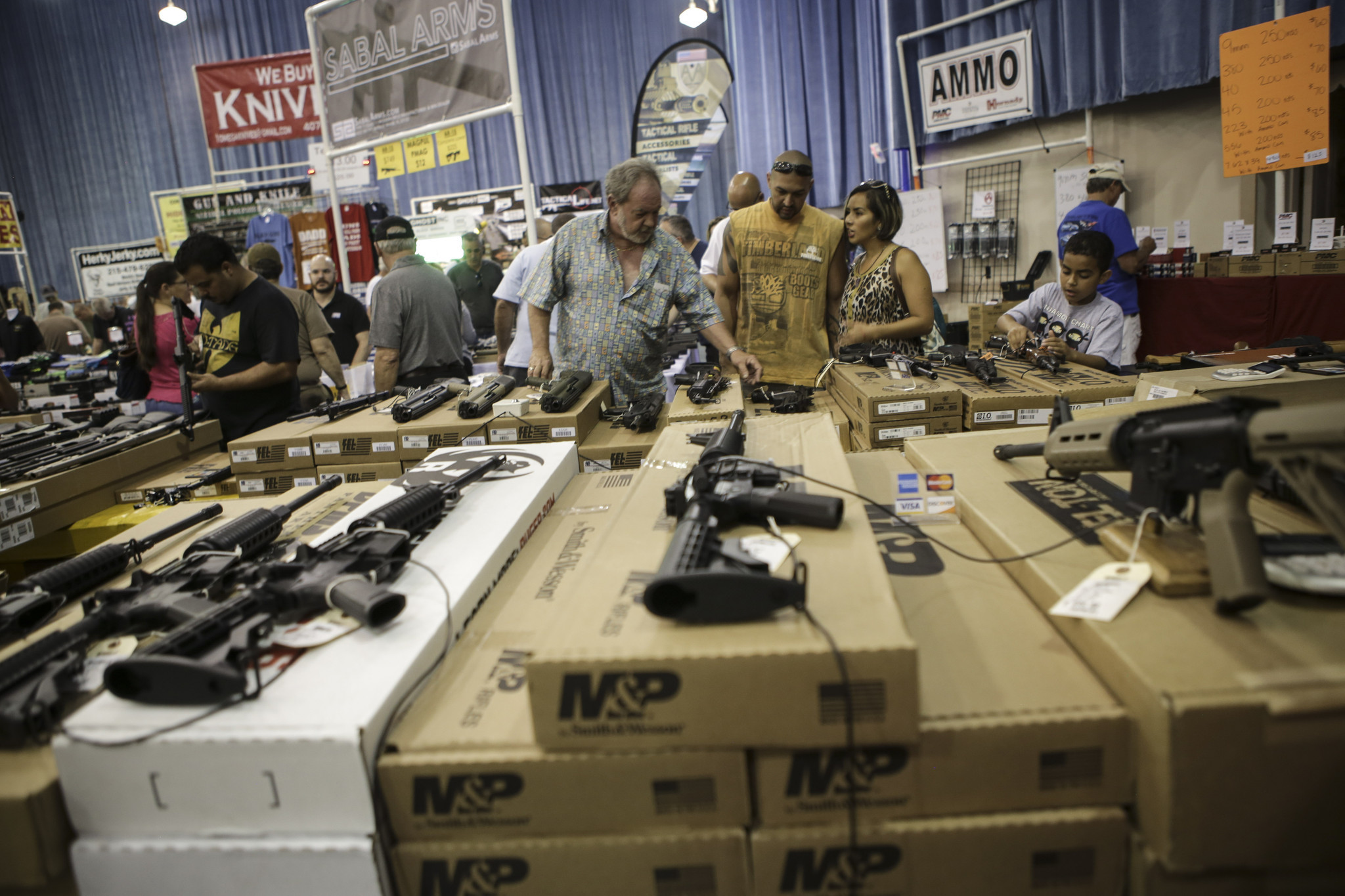 Gun show attendees shoot down proposed ban on assault-style rifles ...