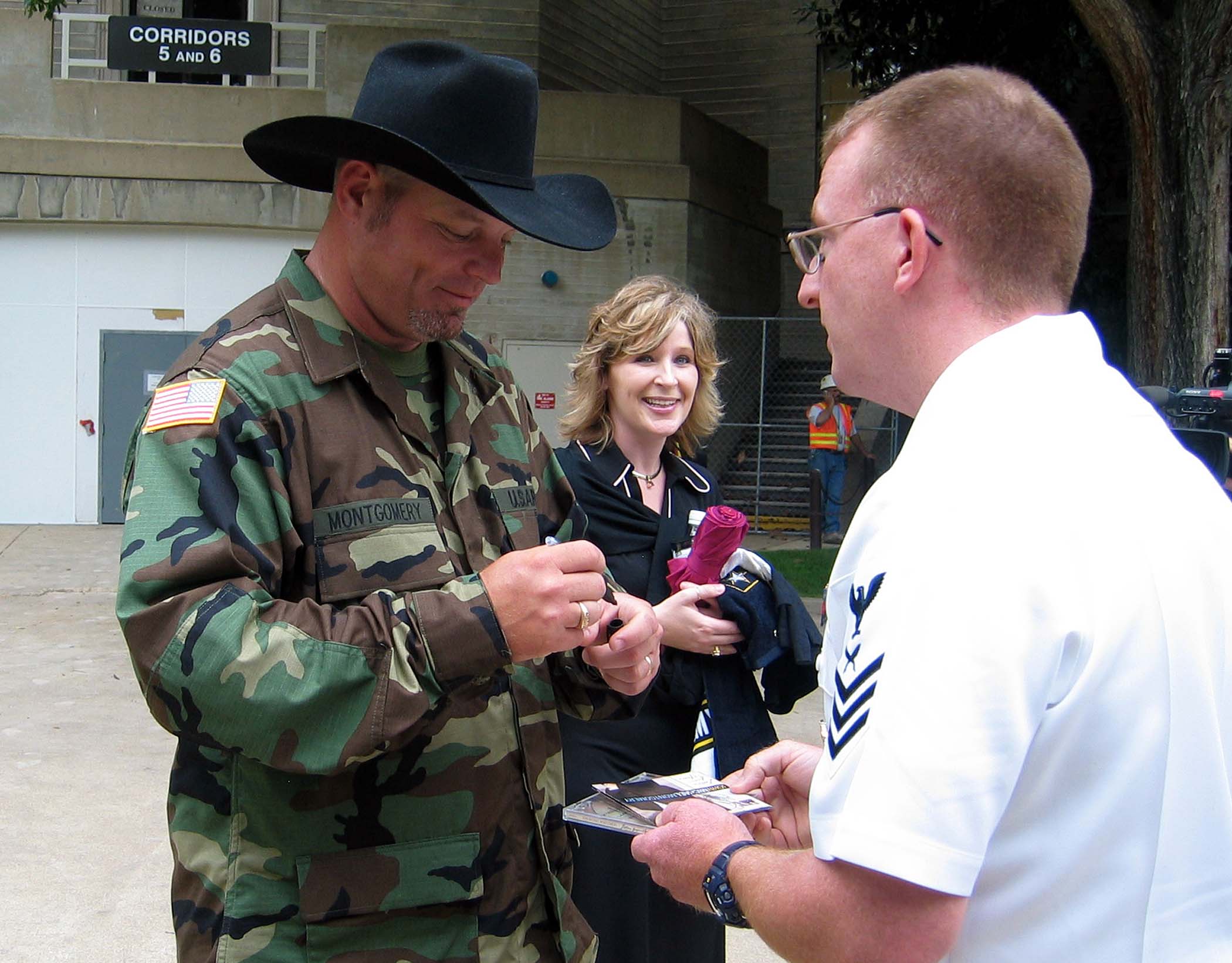 Defense.gov News Article: Country Singer Helps Celebrate Army Birthday