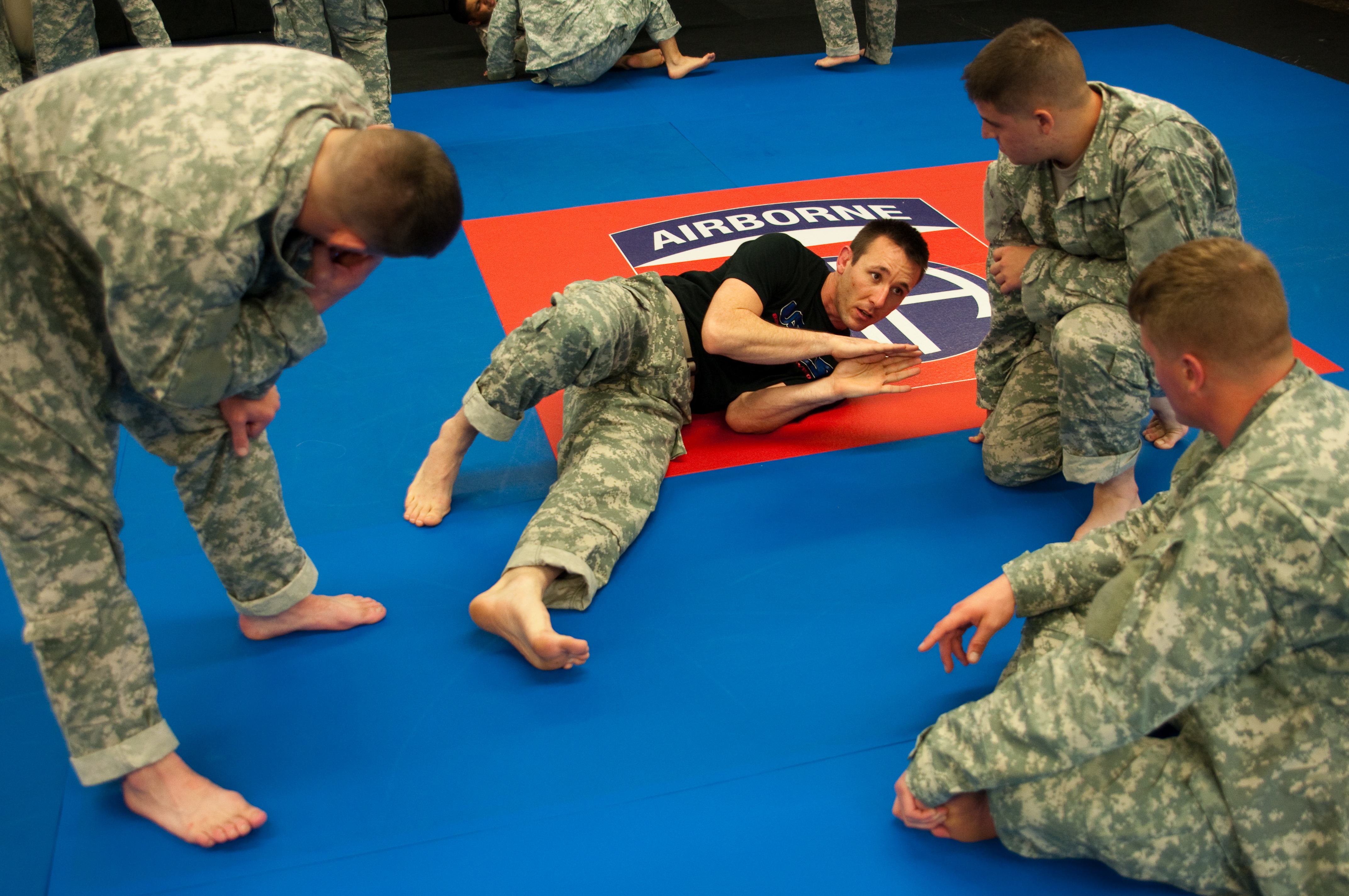 File:U.S. Army Sgt. Jeremy Hopper, an instructor with the 82nd ...