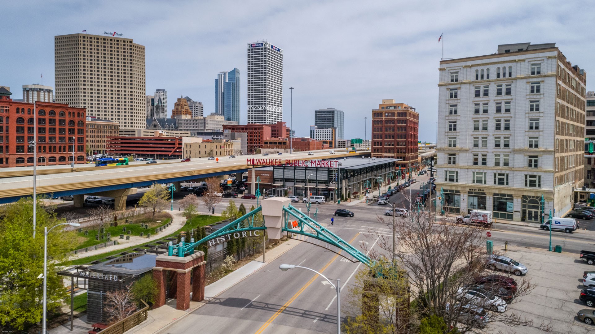 Visit Milwaukee - The Milwaukee RiverWalk