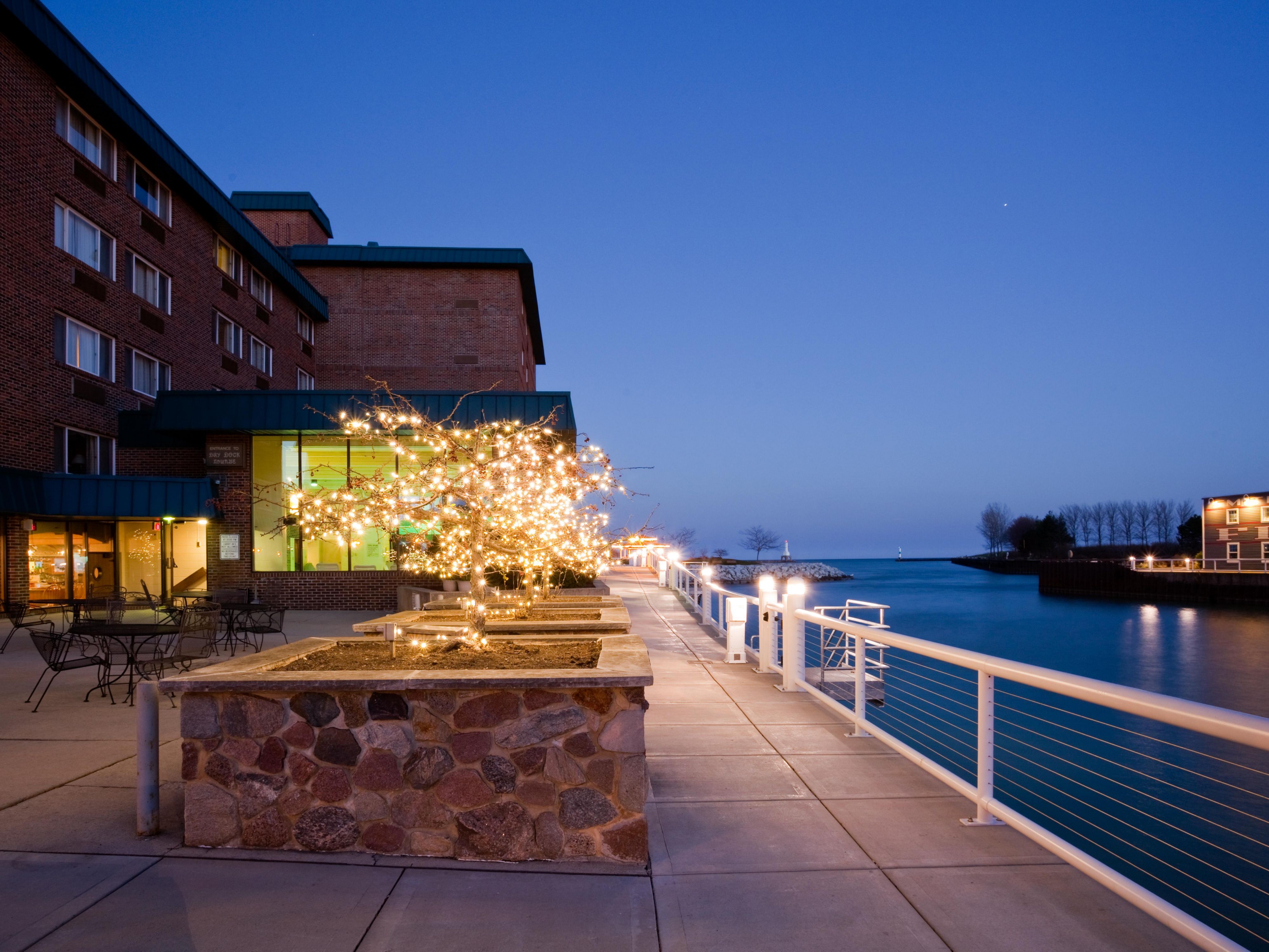 Holiday Inn Harborview - Port Washington Hotel by IHG