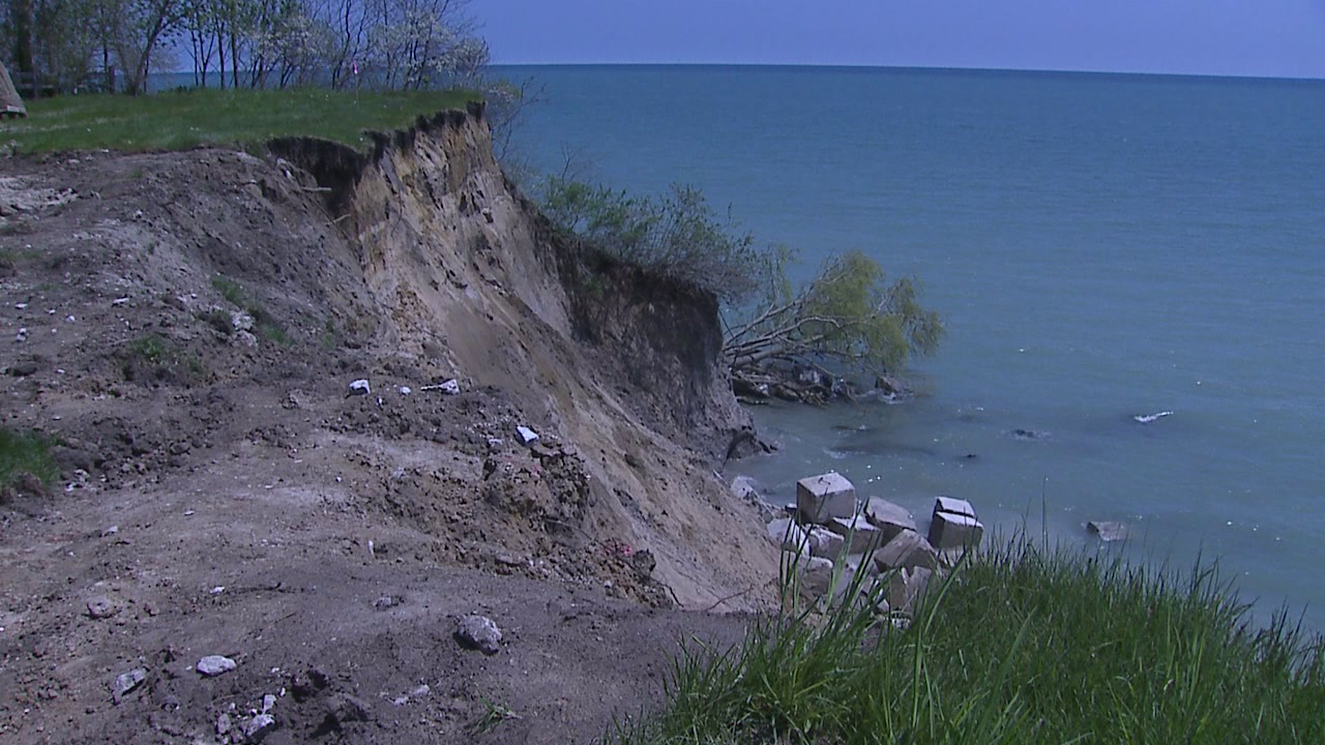Bluff erosion survey: Officials call damage along Lake Michigan near ...