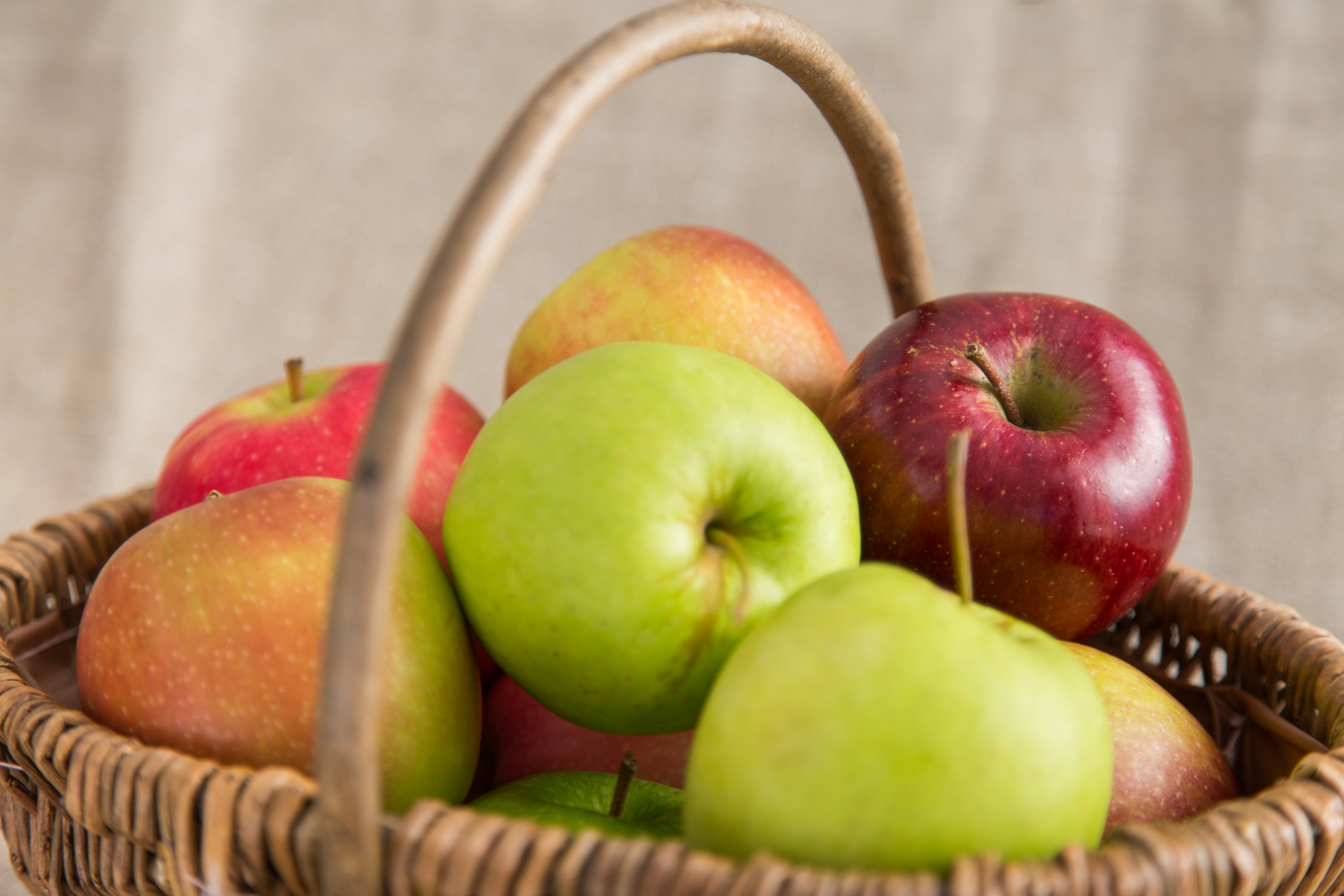Apples, mixed (1 kg) - Sparshott Fruiterers