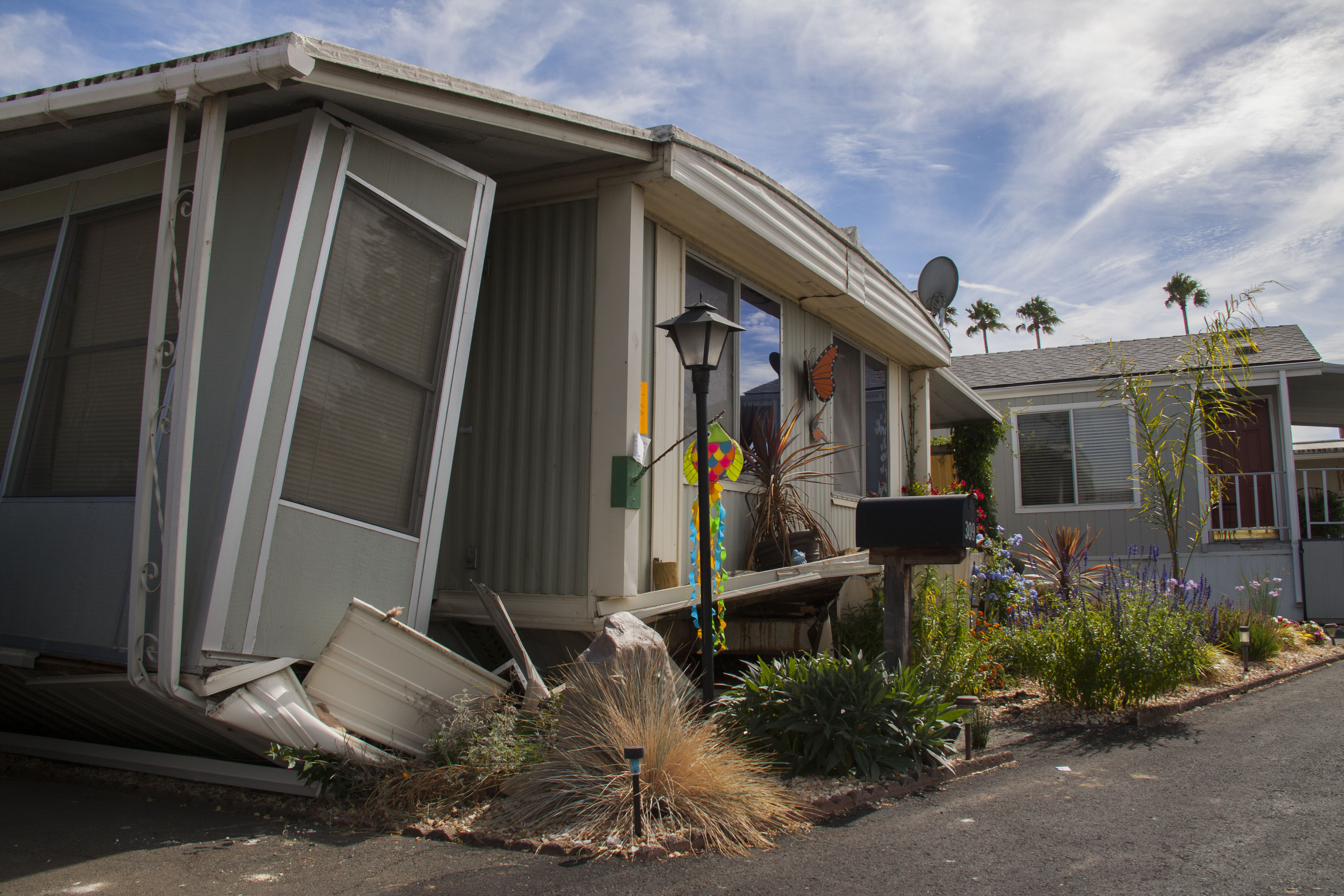 Mobile Home Damaged by Napa Earthquake | FEMA.gov