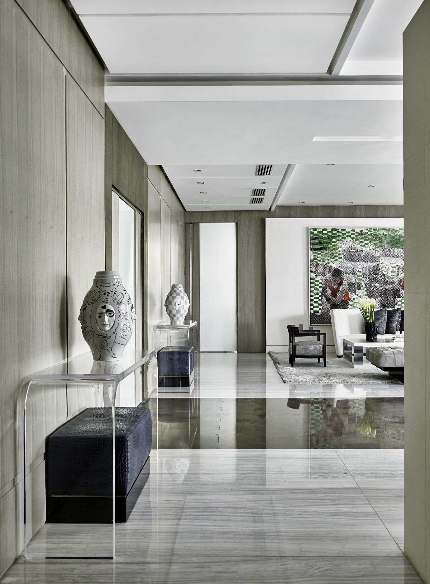 Art Collector's apartment Panama Entry foyer Gallery Foyer ...
