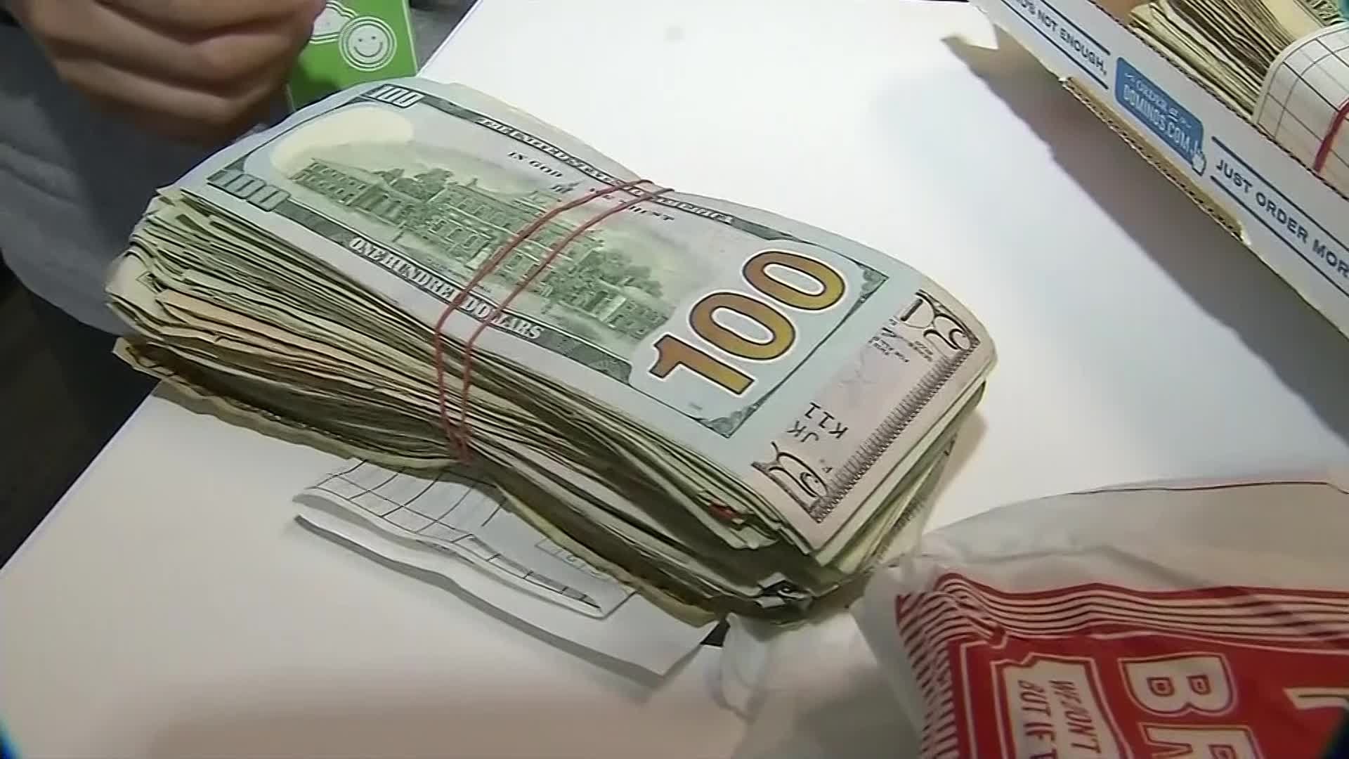 Stack of money delivered in pizza box - YouTube