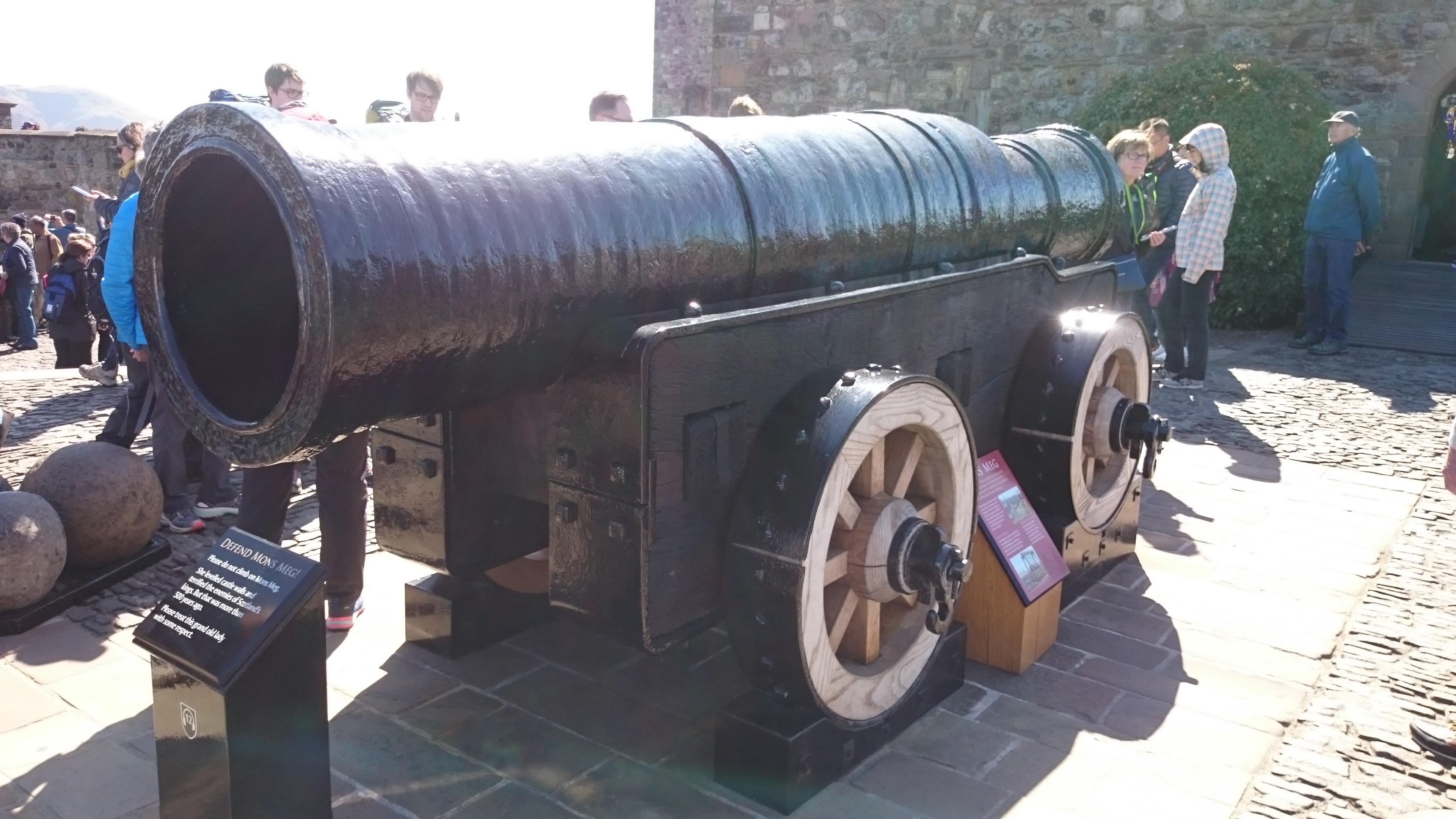 I found a Bombard unit IRL (Mons Meg at Edinburgh Castle) : civ