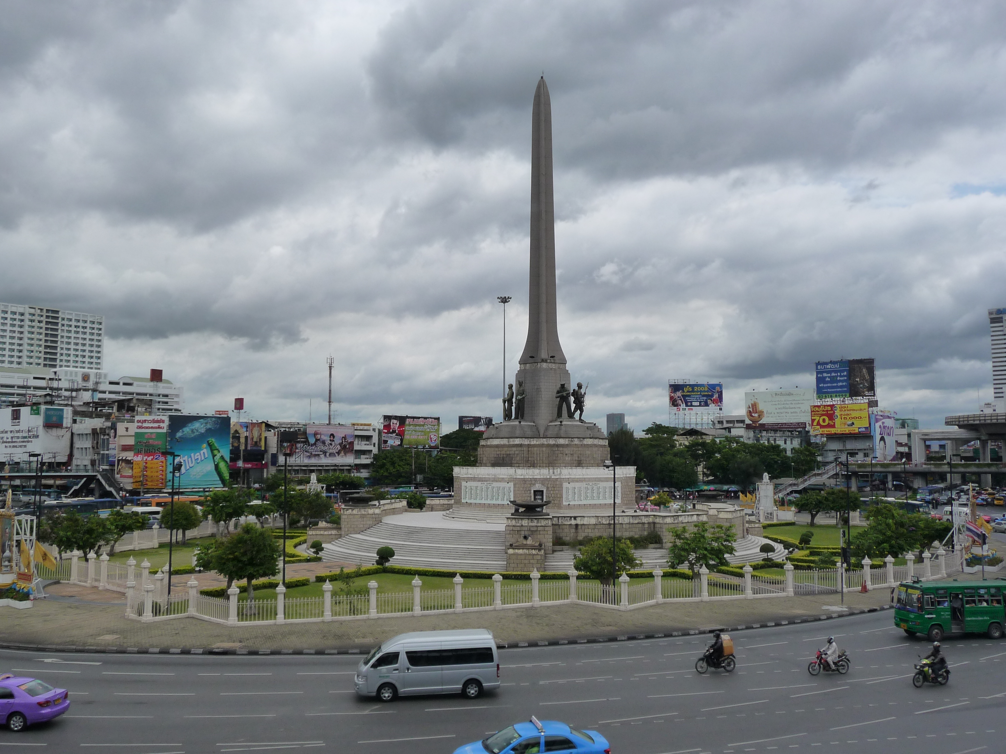 Bangkok's Victory Monument | The Expatriate