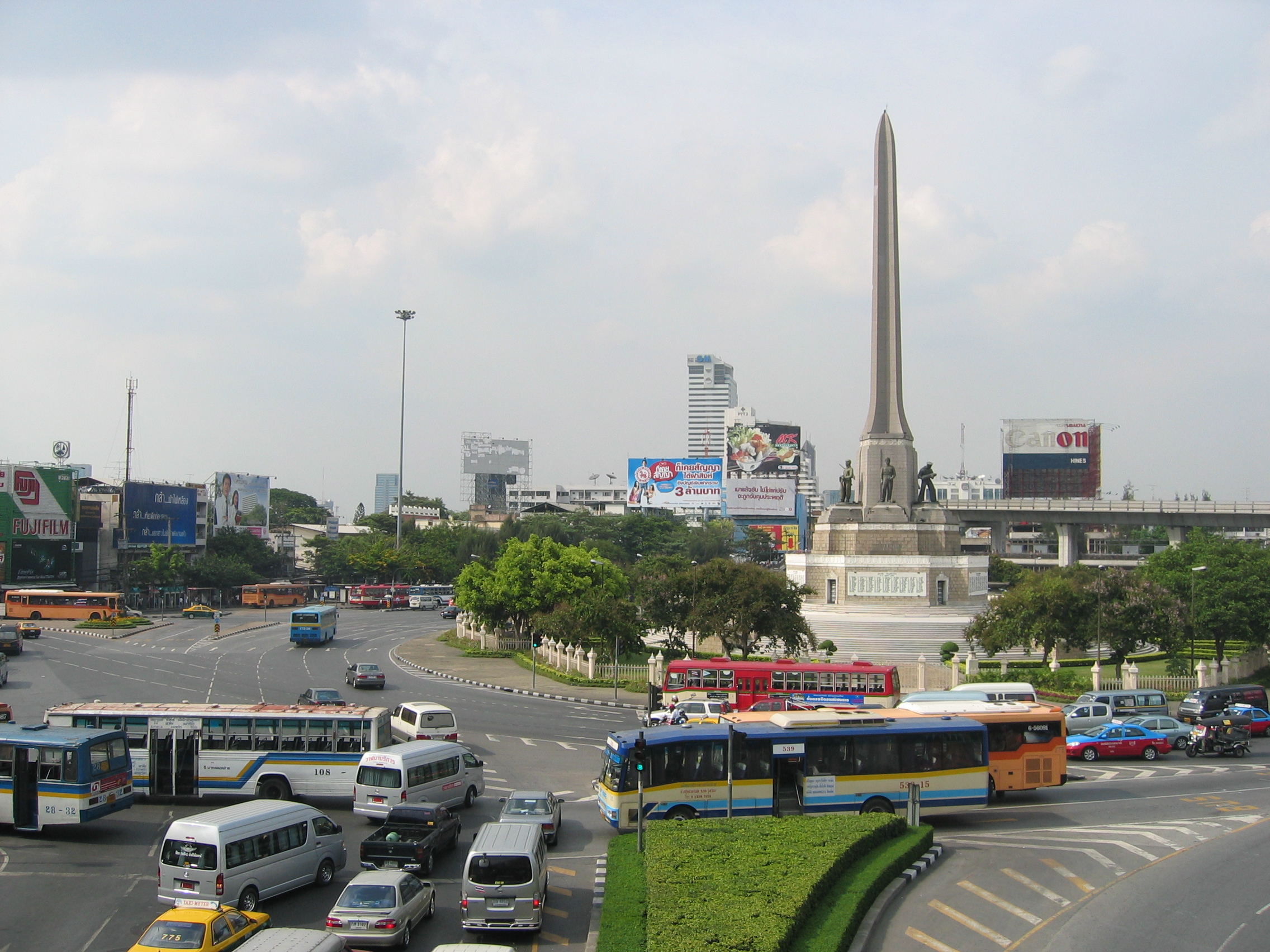 File:Victory monument bangkok.jpg - Wikimedia Commons