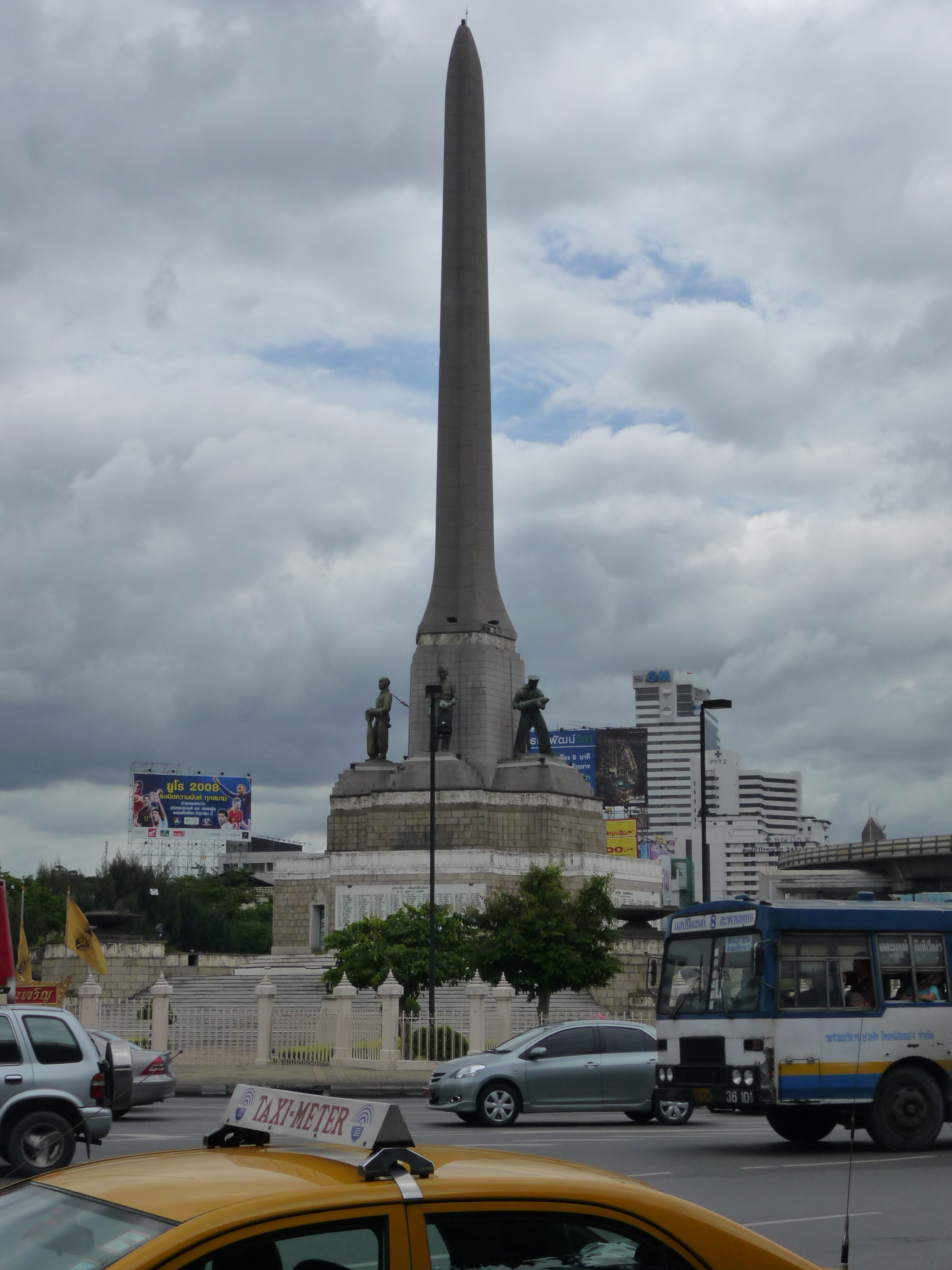 Bangkok's Victory Monument | The Expatriate