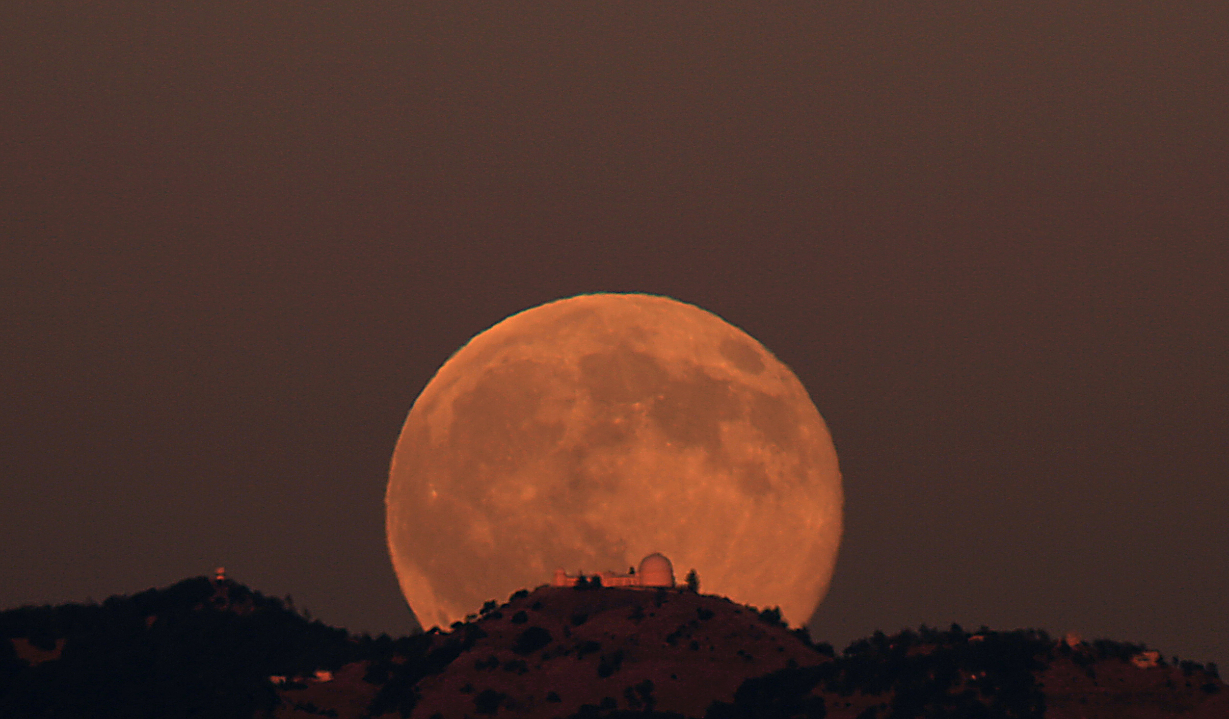 APOD: 2008 December 12 - Lick Observatory Moonrise
