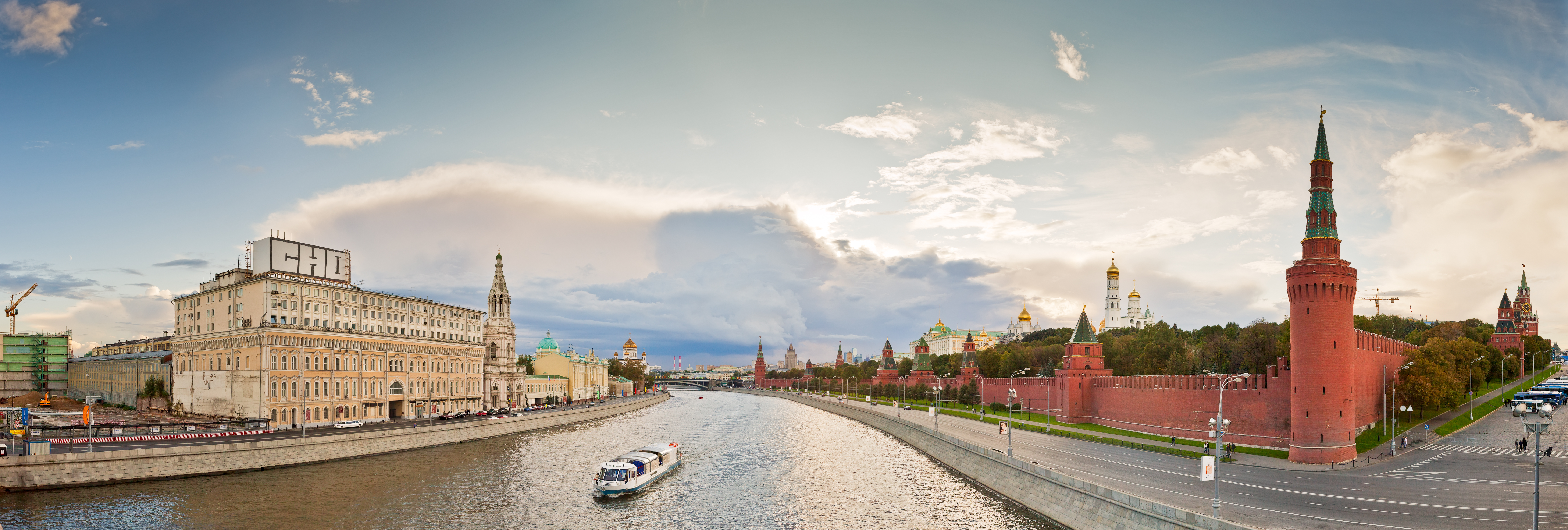 File:View to Moscow river from Bolshoy Moskvoretsky Bridge.jpg ...