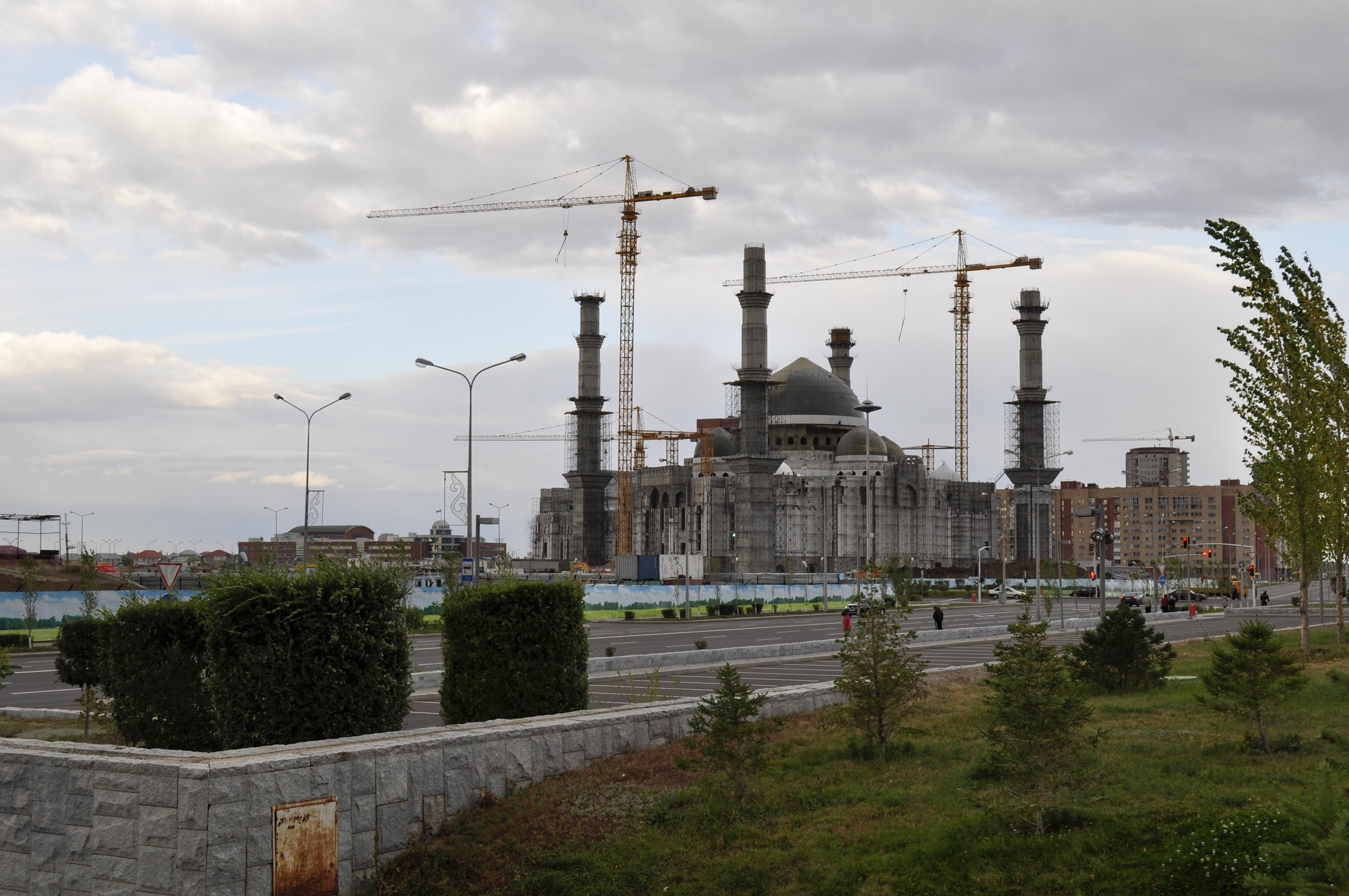 File:Construction of new mosque close to Palace of Peace and ...