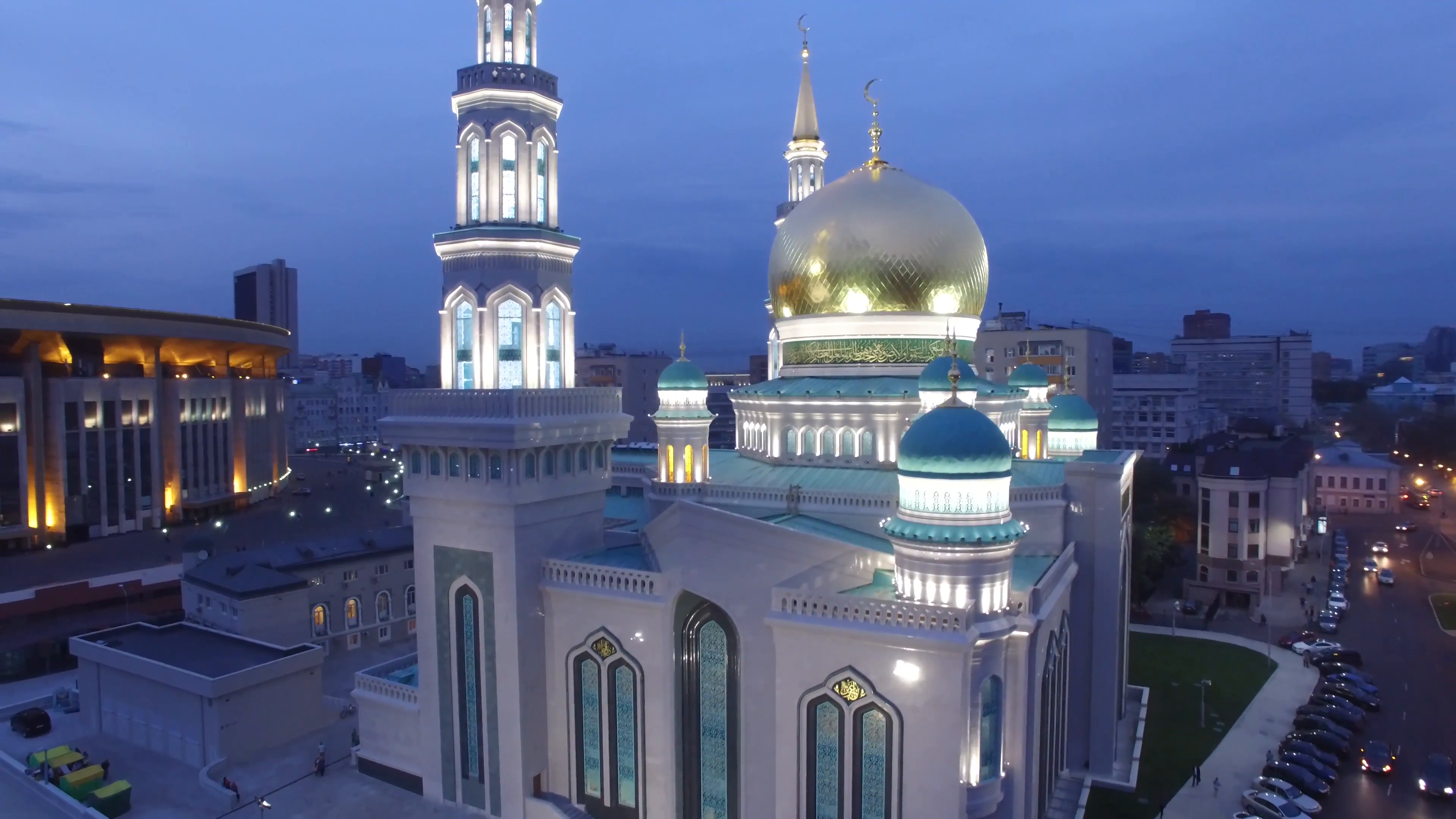 Night shot of Moscow Cathedral Mosque. New religion construction in ...