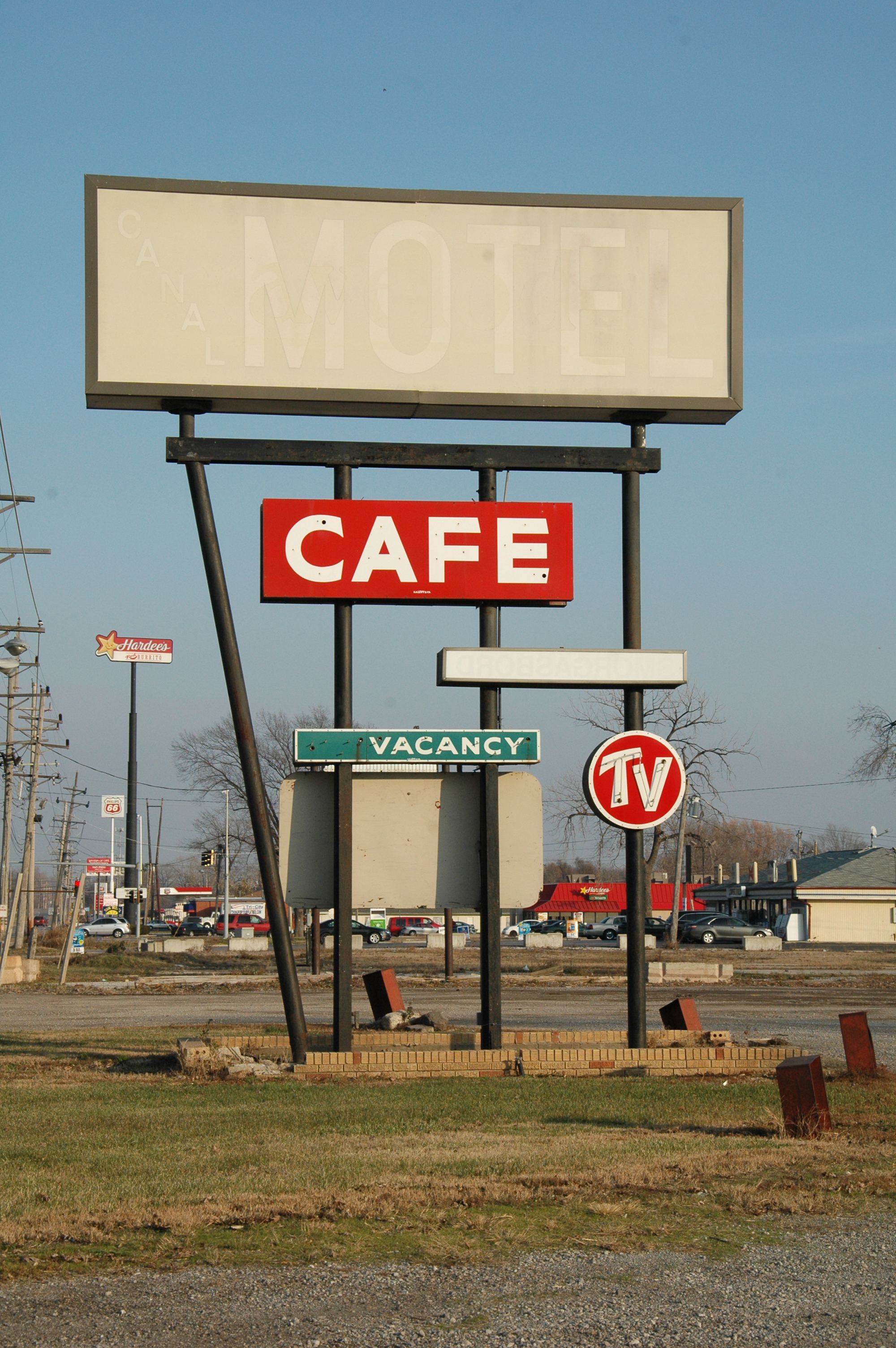 File:Motel Sign near Chain of Rocks Bridge.jpg - Wikimedia Commons