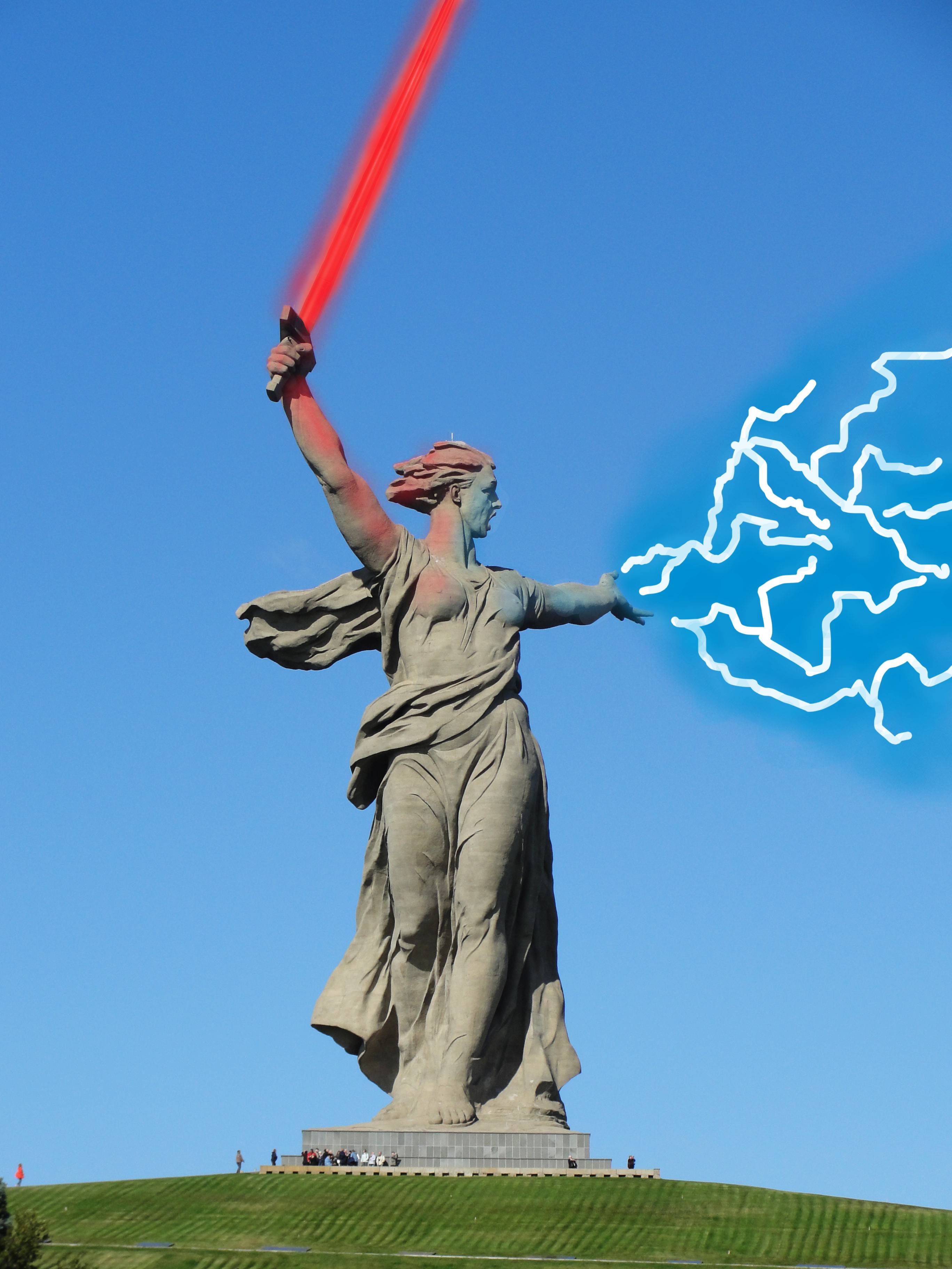 Giant statue in Russia (The motherland calls) : photoshopbattles