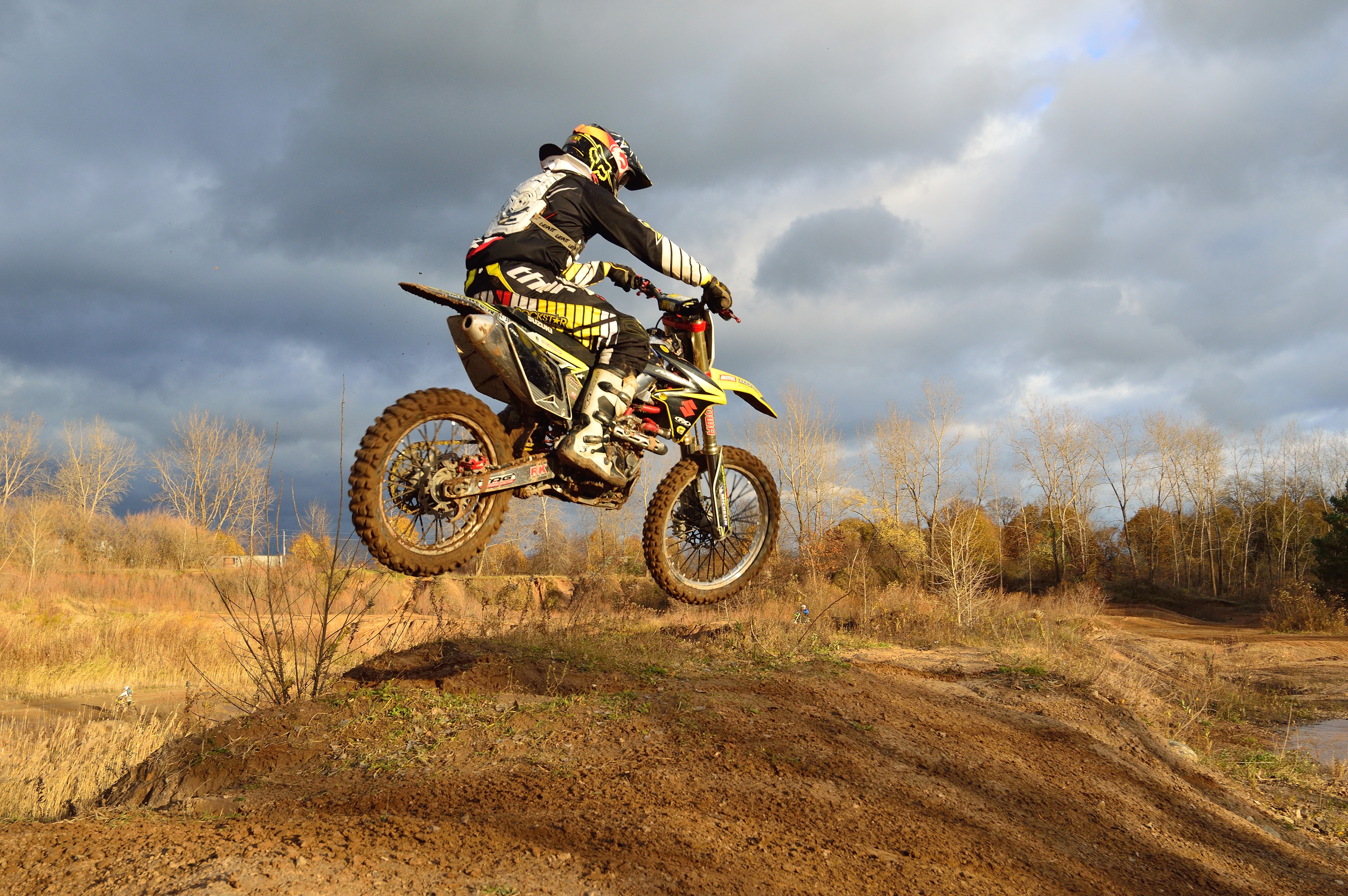 Motocross rider on his dirt bike during daytime photo