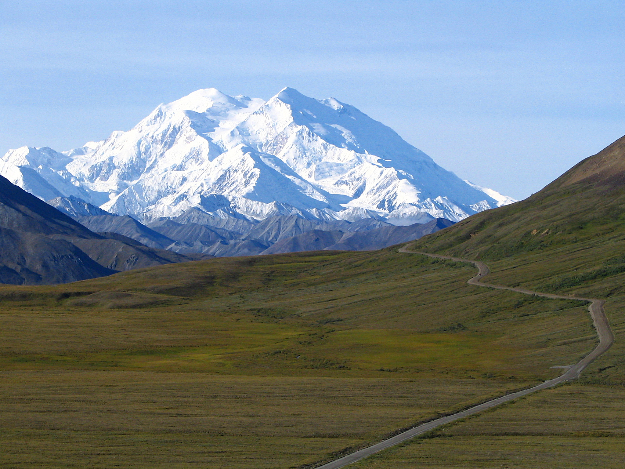 File:Mount McKinley and Denali National Park Road 2048px.jpg ...