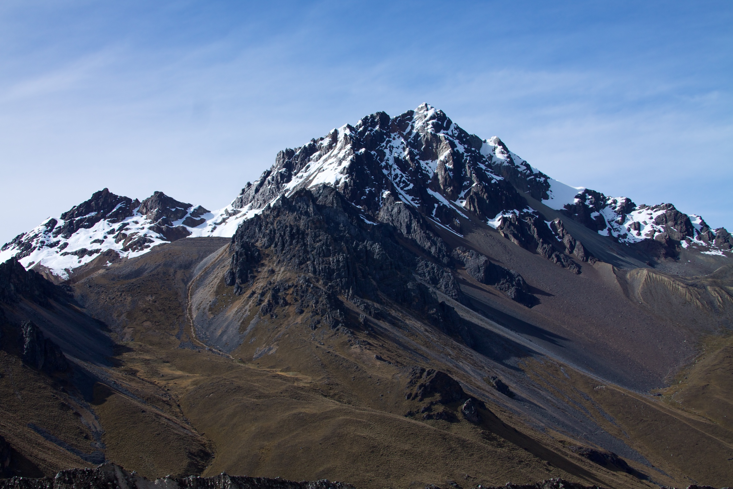 File:Peru - Salkantay Trek 058 - dramatic mountain landscape ...