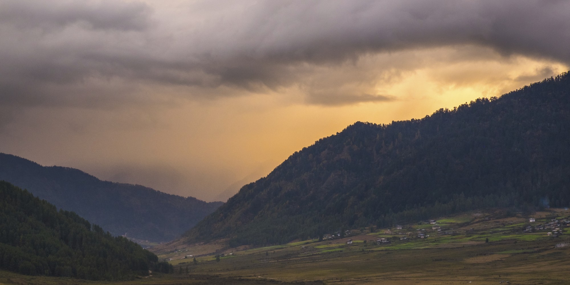 Bhutan Himalaya - Amazing mountain landscape
