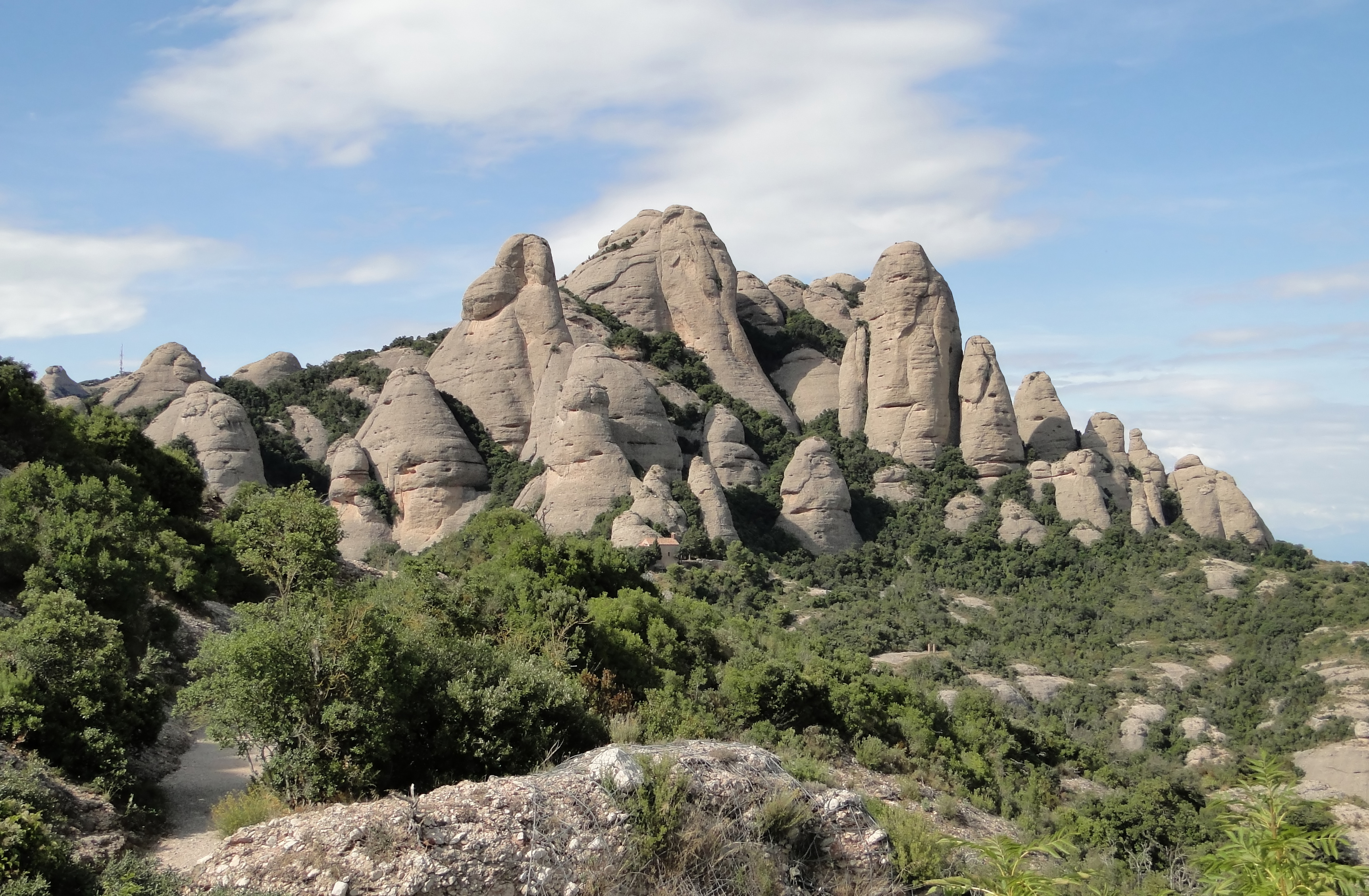 File:Montserrat mountain.jpg - Wikimedia Commons