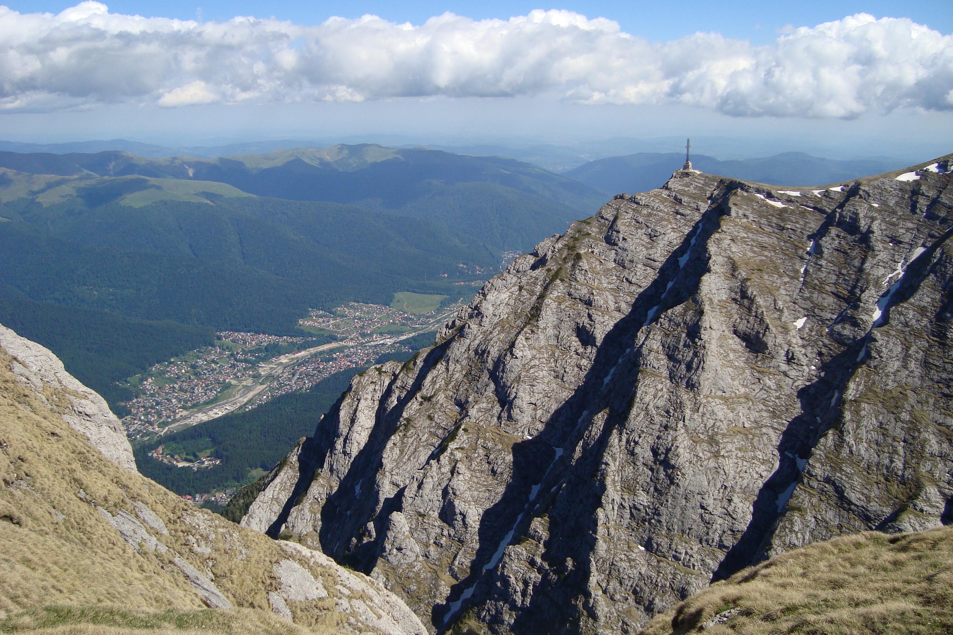 File:Caraiman Cross on Bucegi mountain top.jpg - Wikimedia Commons