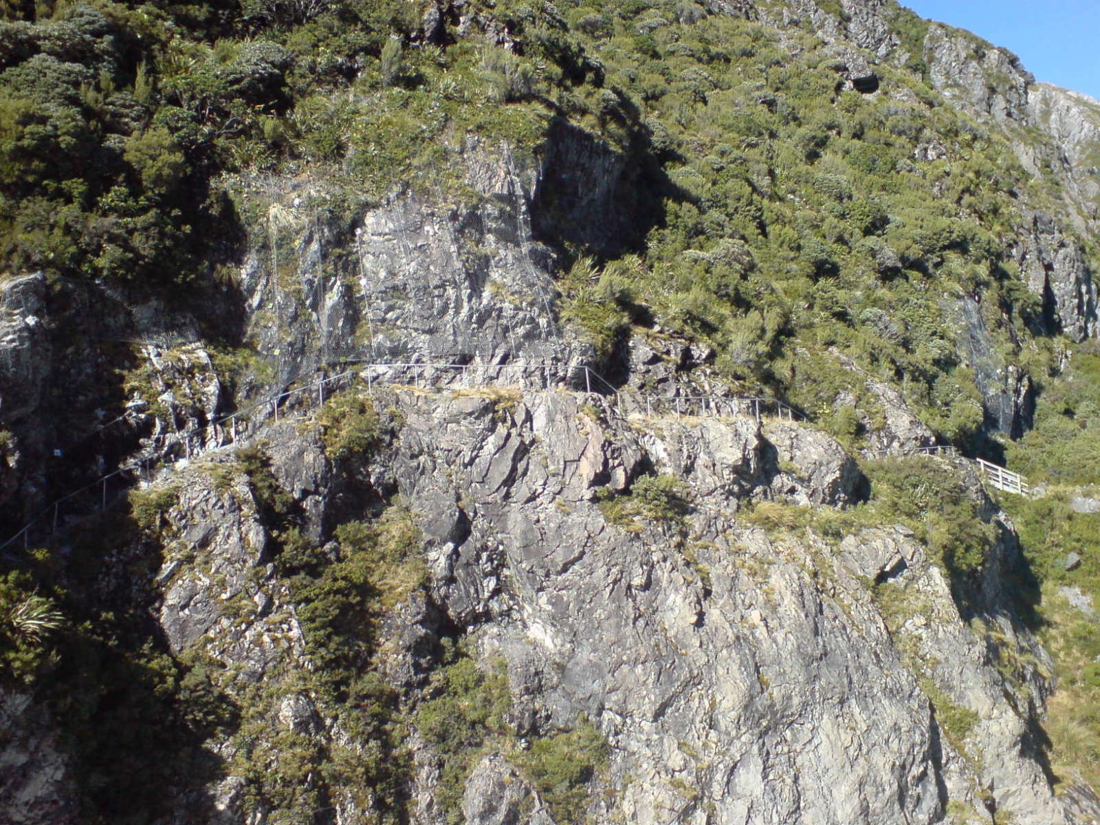 File:Mountain Side Walkway Near Mount Cook.jpg - Wikimedia Commons