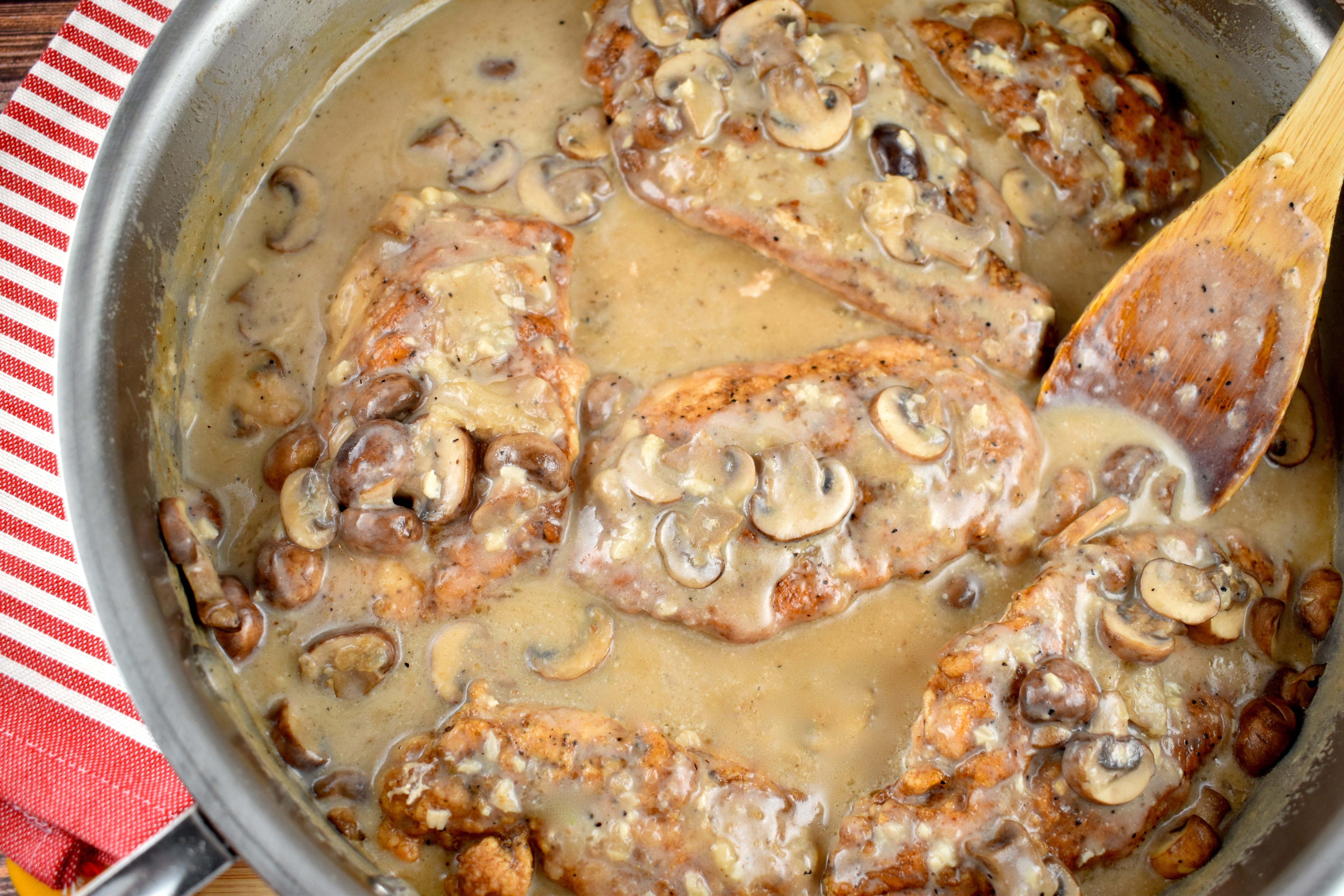 Creamy Mushroom Garlic Chicken Recipe - 6 Points - LaaLoosh