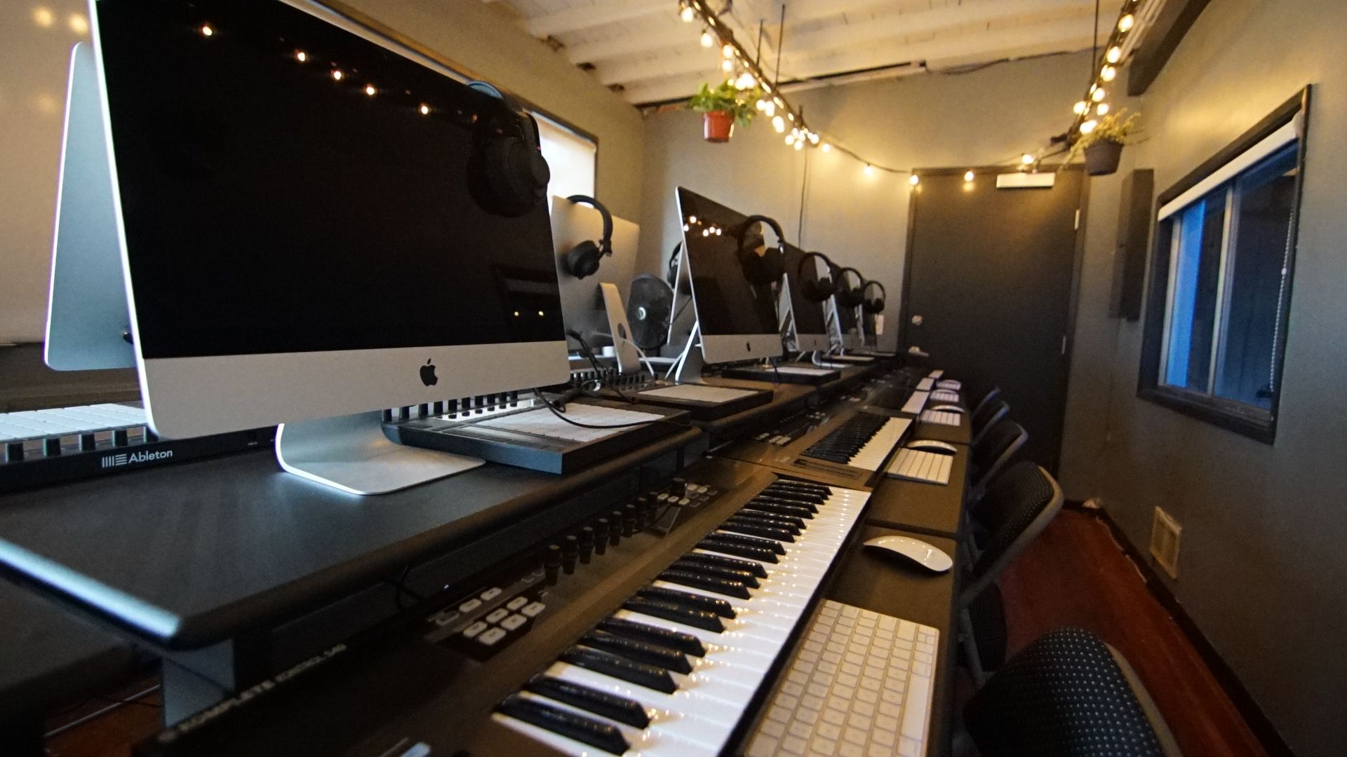 Take a Photo Tour Of Our Los Angeles Music production and DJ School ...