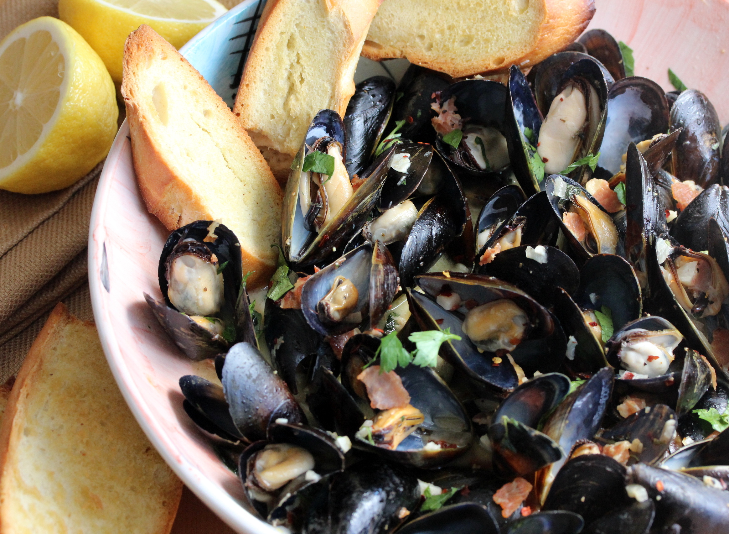 Mussels with Garlic and Wine - How To Feed A Loon