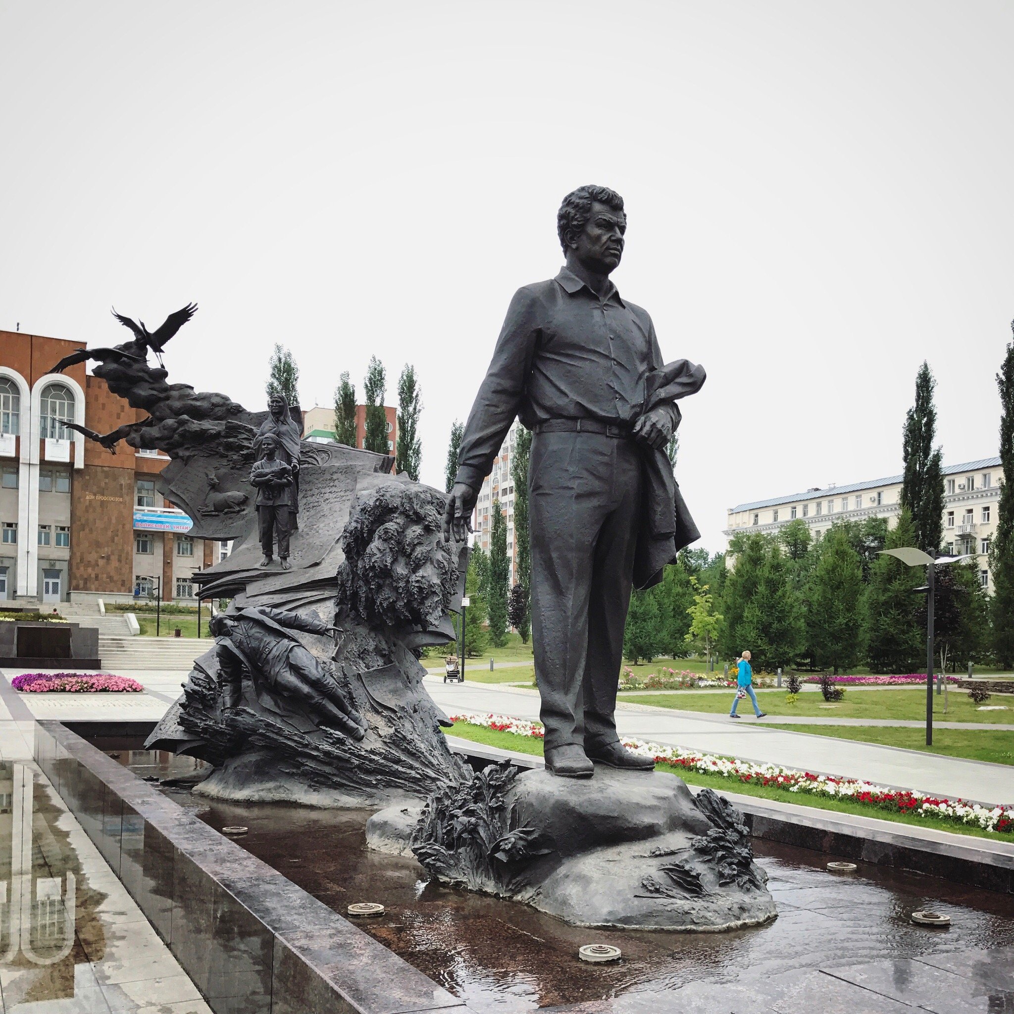 Памятник Мустаю Кариму (Monument Mustai Karim), Уфа — где находится ...