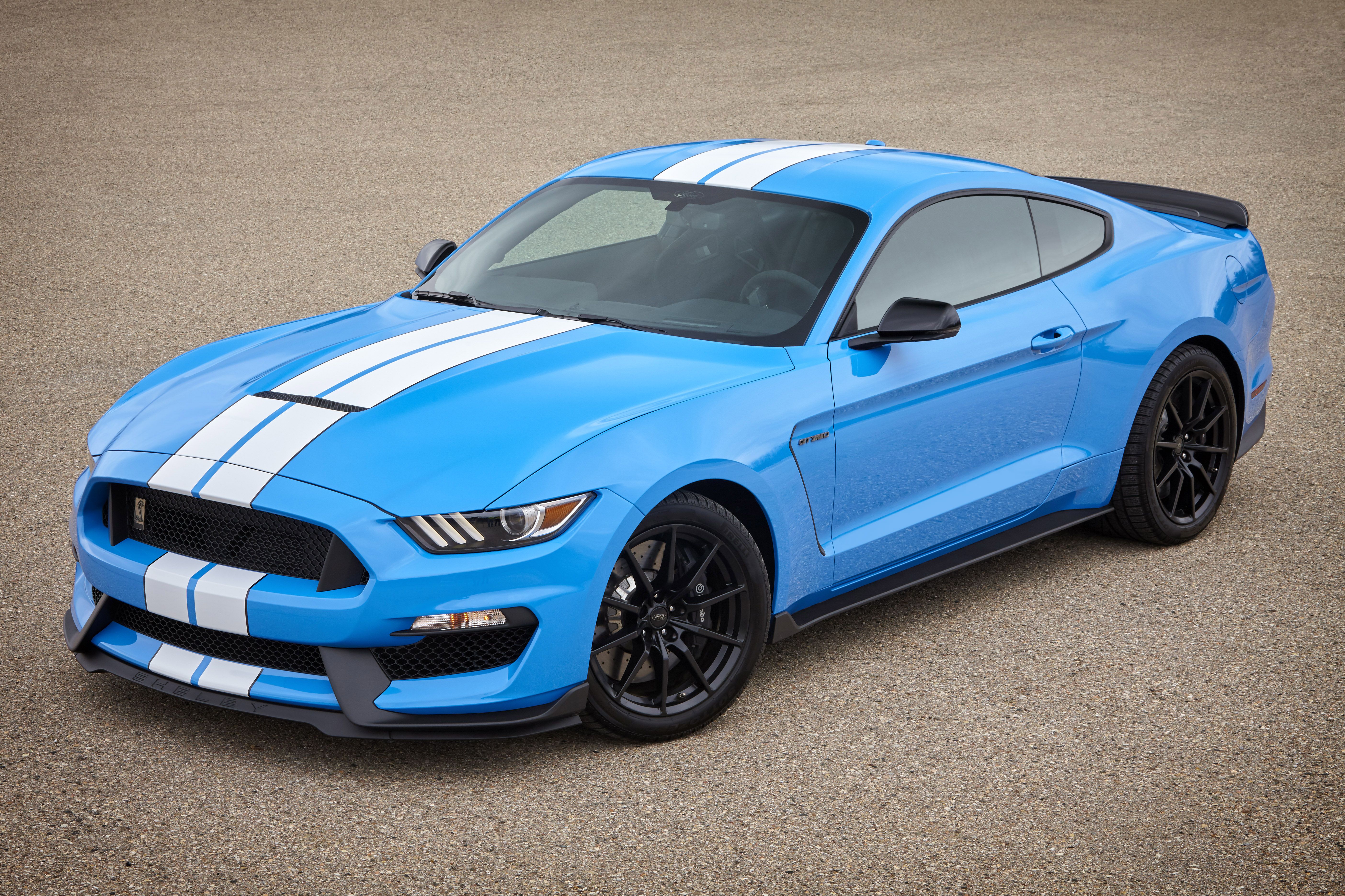 Testing the ultimate Mustang - the Shelby GT350 [Video]