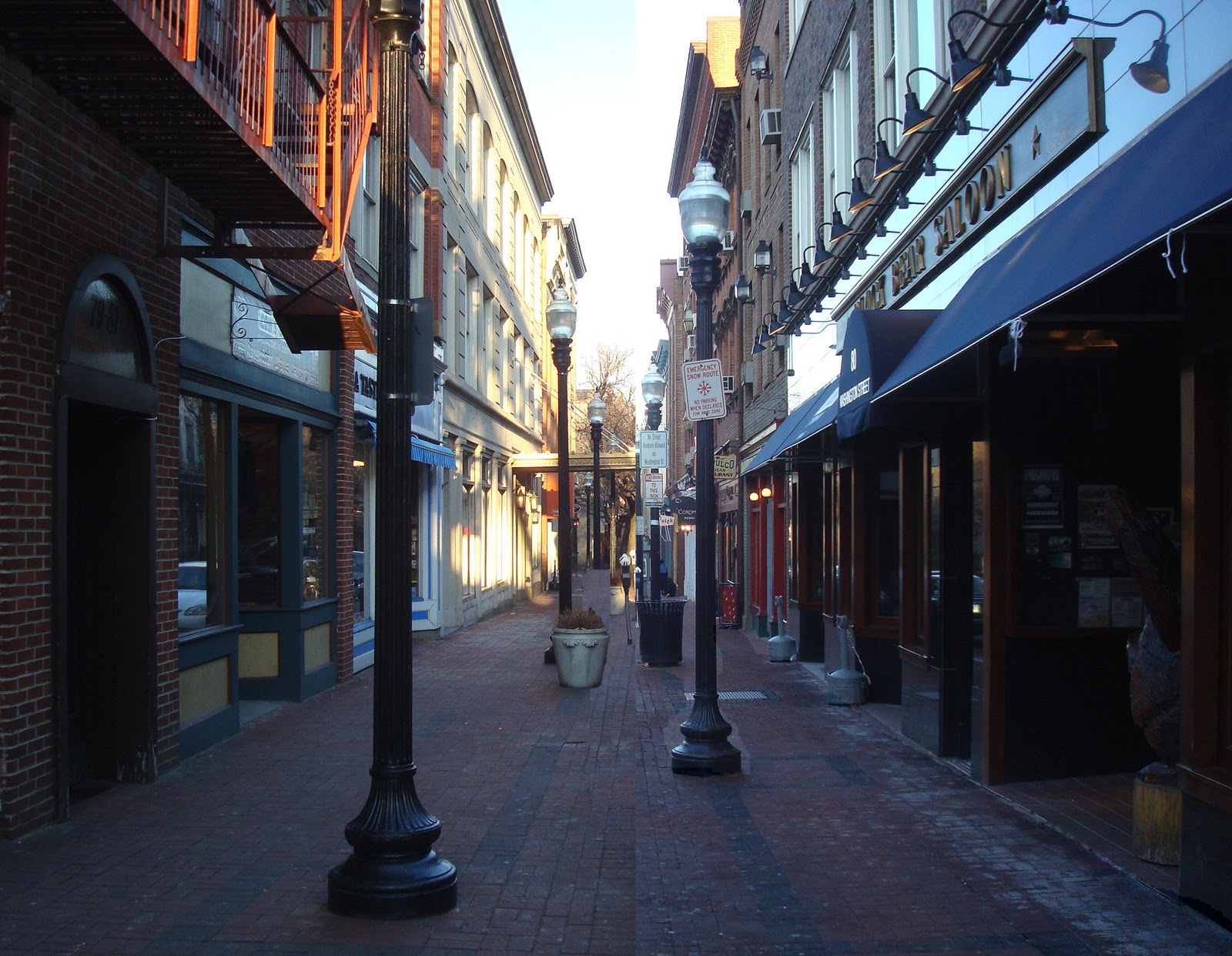 Old Urbanist: Thinking Small: The Narrow Streets 