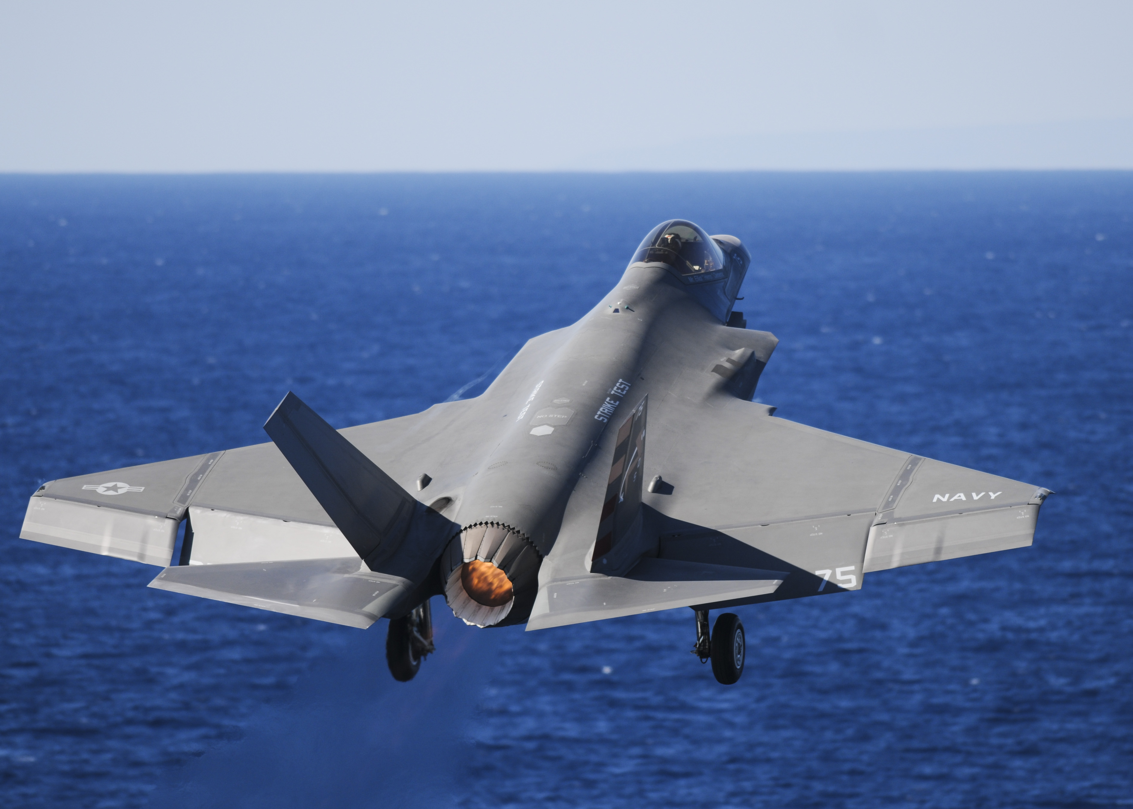 Mabus: F-35 Will Be 'Last Manned Strike Fighter' the Navy, Marines ...