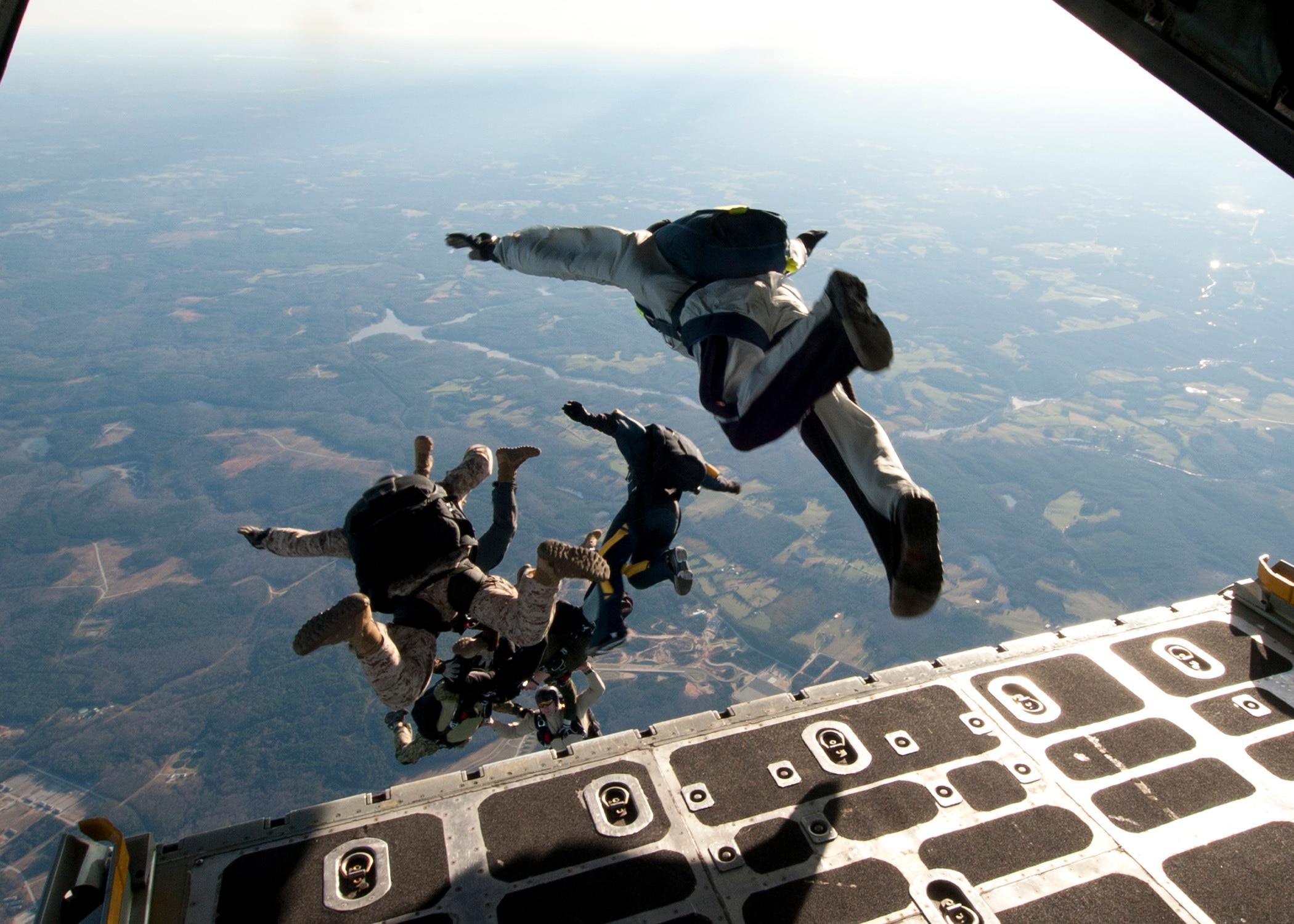 Navy seals parachuting photo