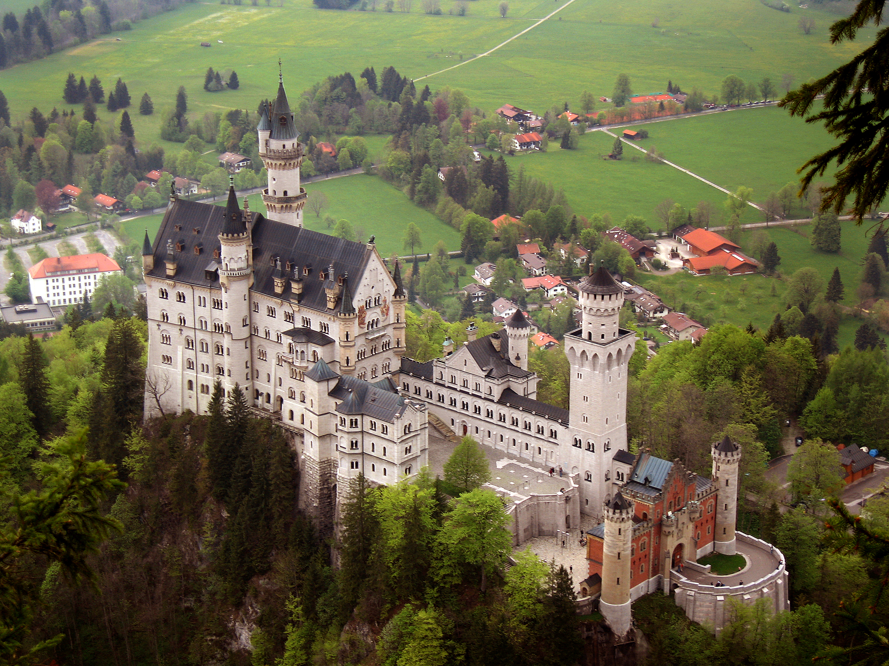 File:Neuschwanstein castle.jpg - Wikimedia Commons